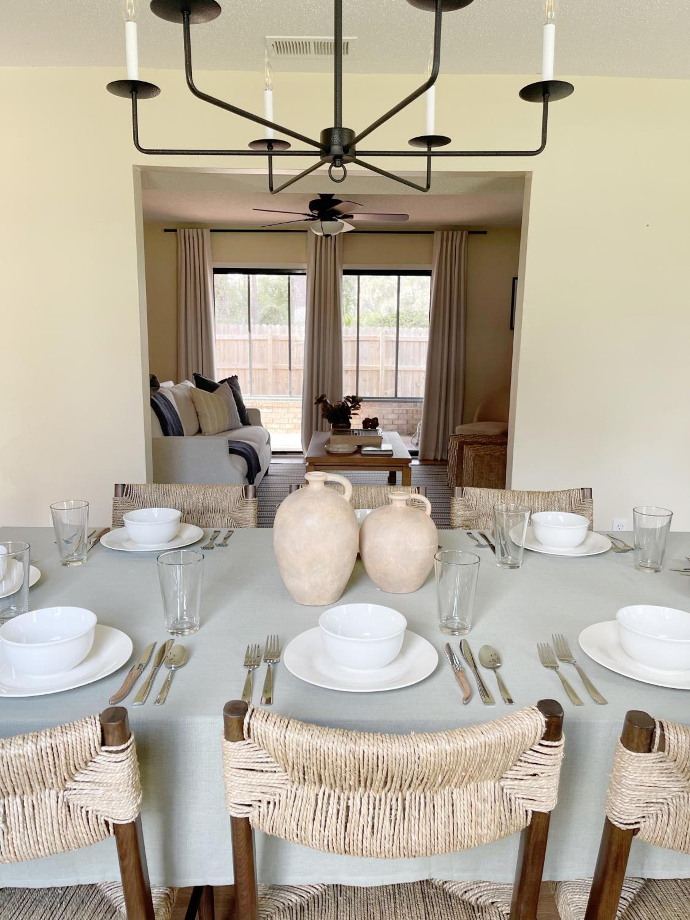 Large Home Sleeps 10 Beach & Downtown Dog Heaven