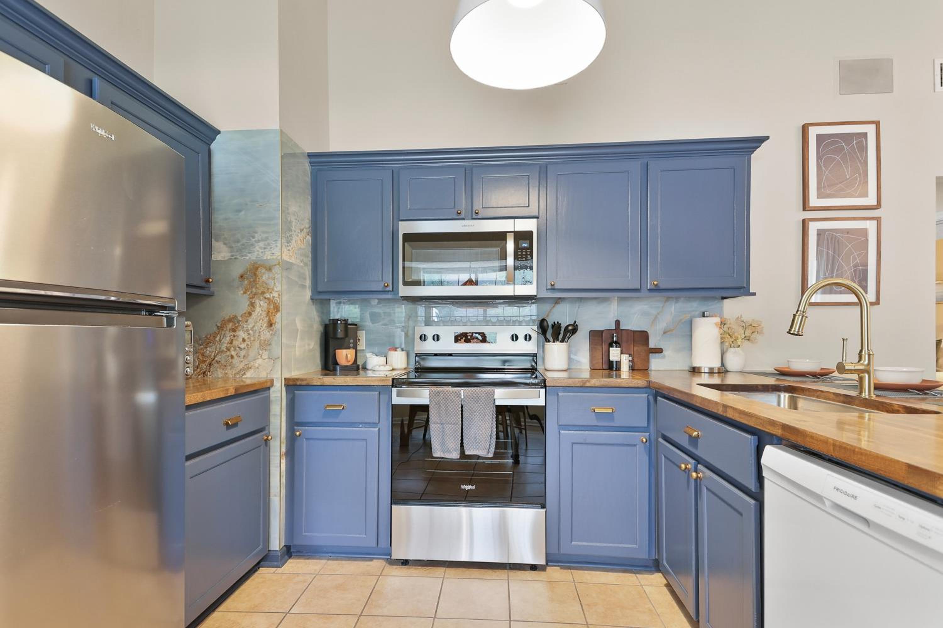 New Meets Nostalgic - Adorable Cottage Sleeps 8