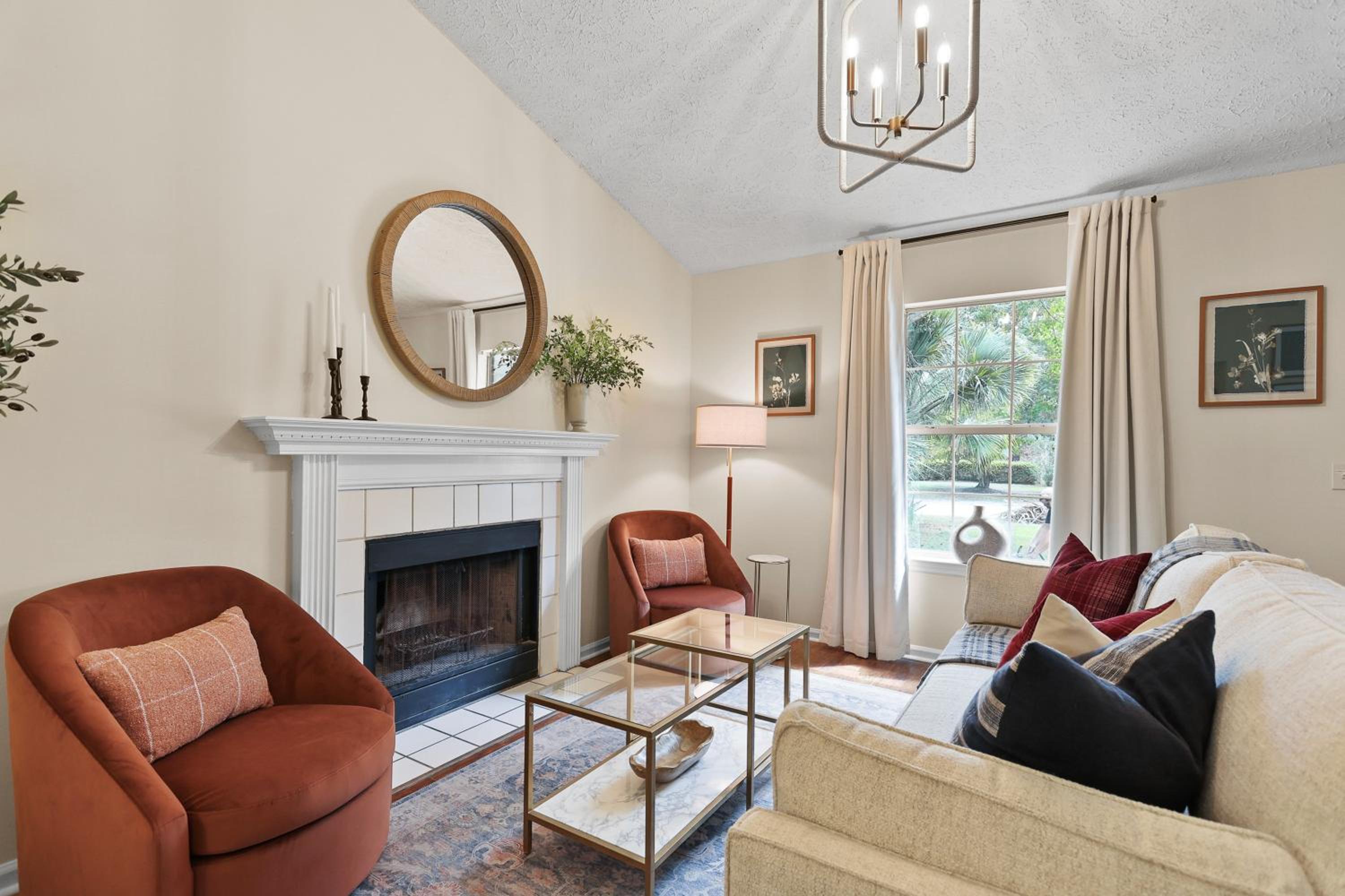 New Meets Nostalgic - Adorable Cottage Sleeps 8