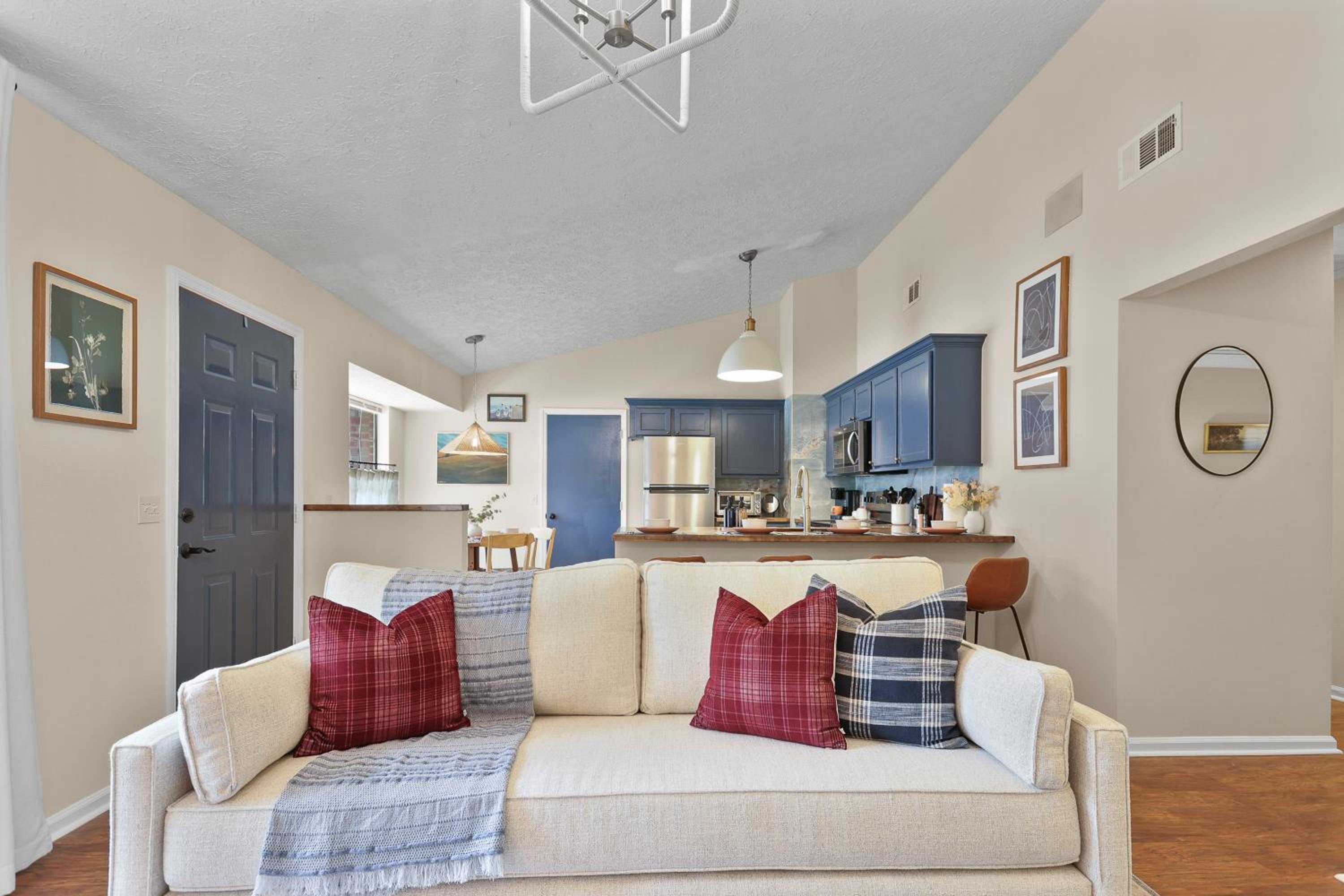 New Meets Nostalgic - Adorable Cottage Sleeps 8