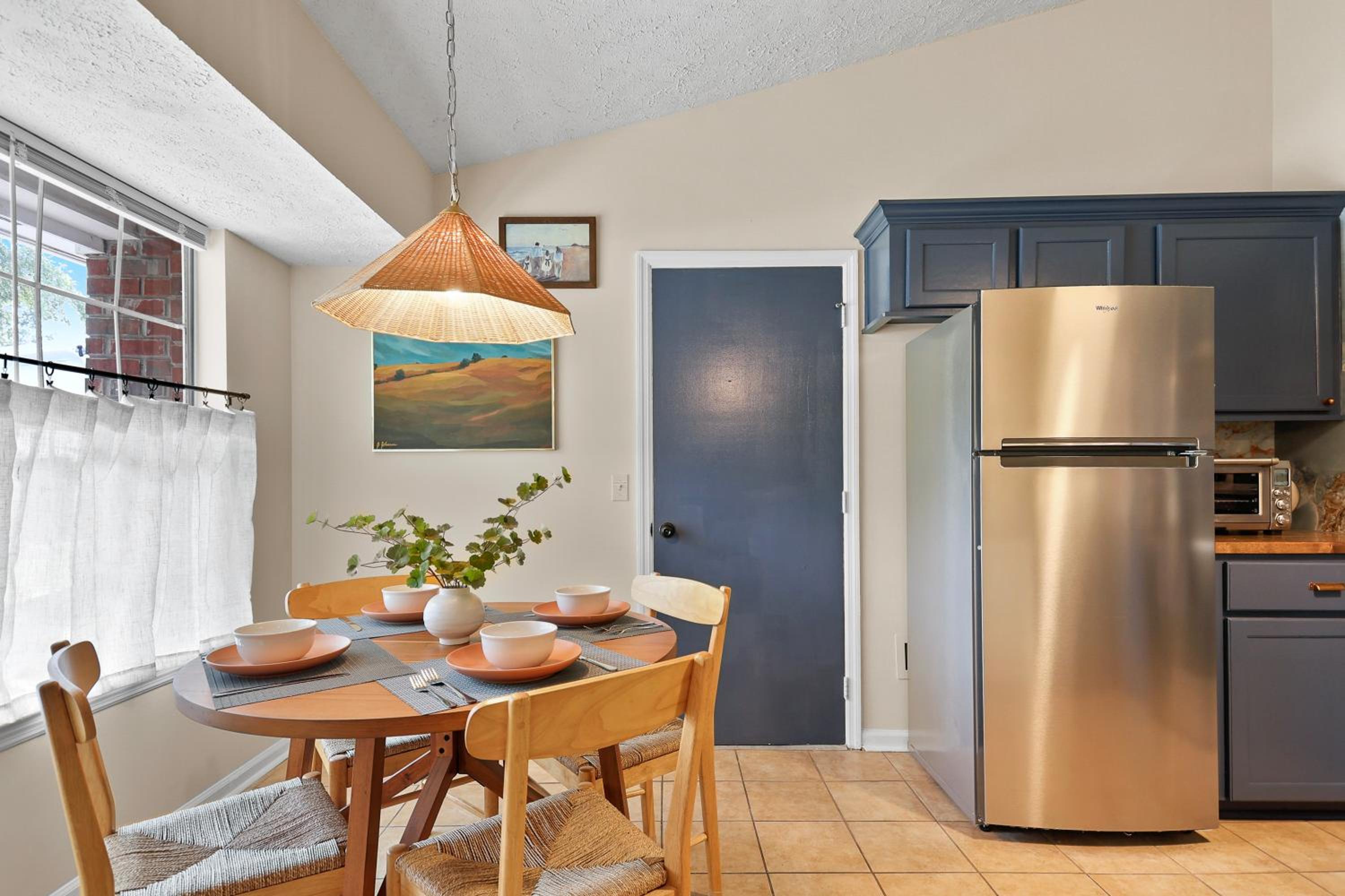 New Meets Nostalgic - Adorable Cottage Sleeps 8