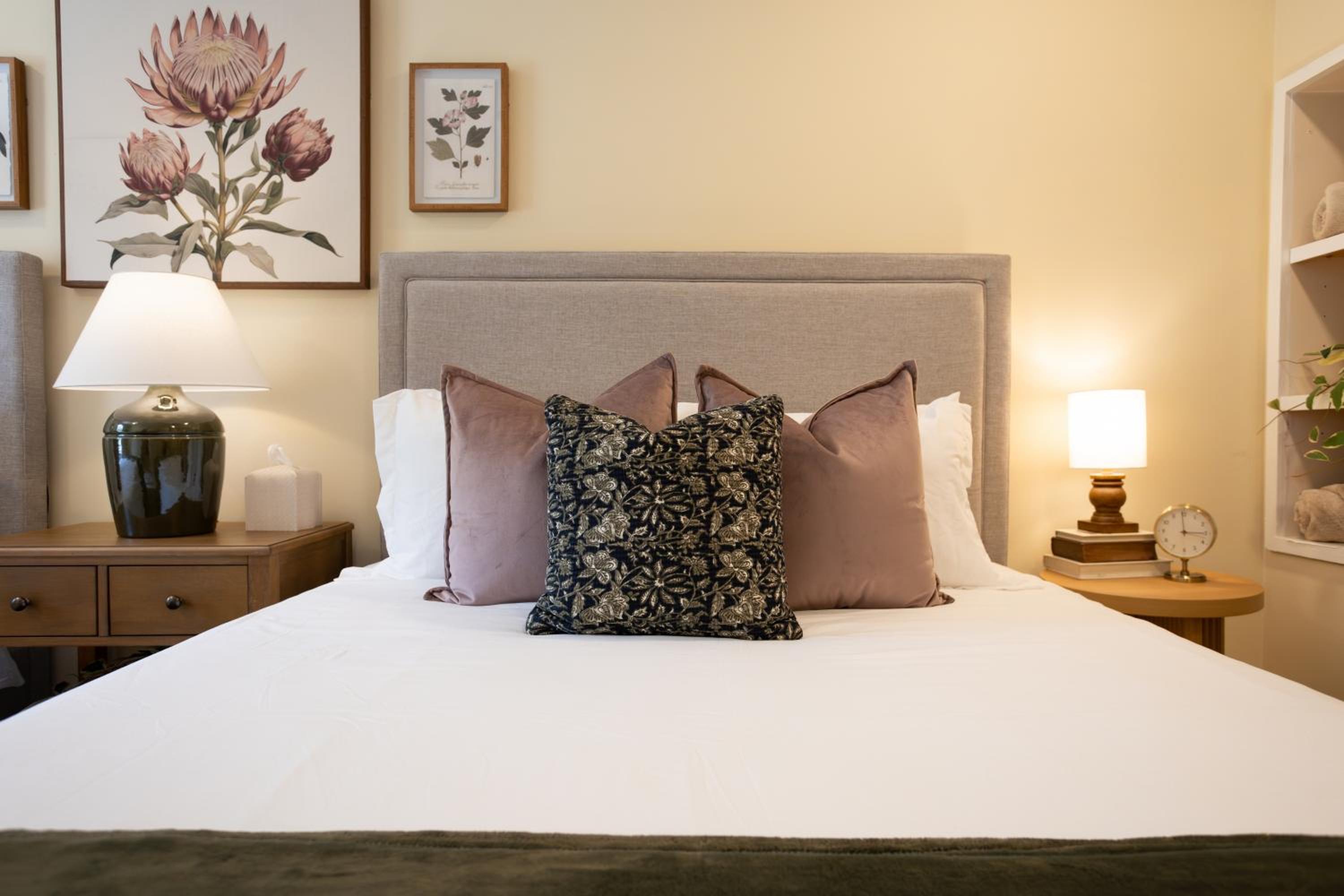 New Meets Nostalgic - Adorable Cottage Sleeps 8