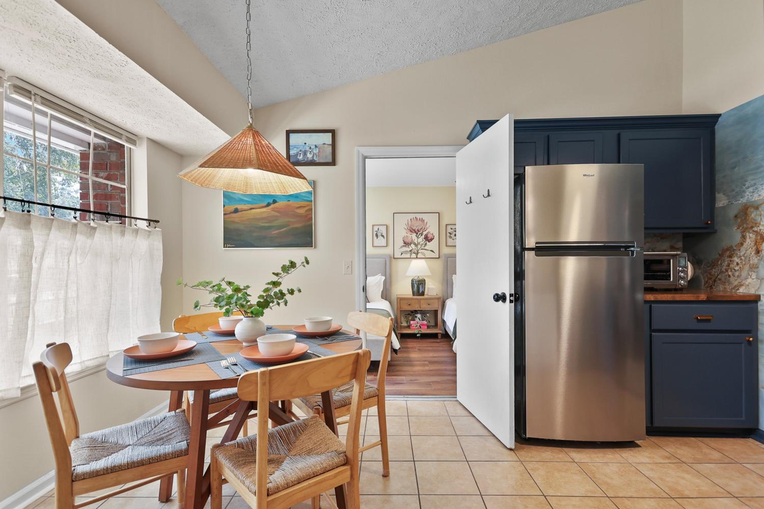 New Meets Nostalgic - Adorable Cottage Sleeps 8