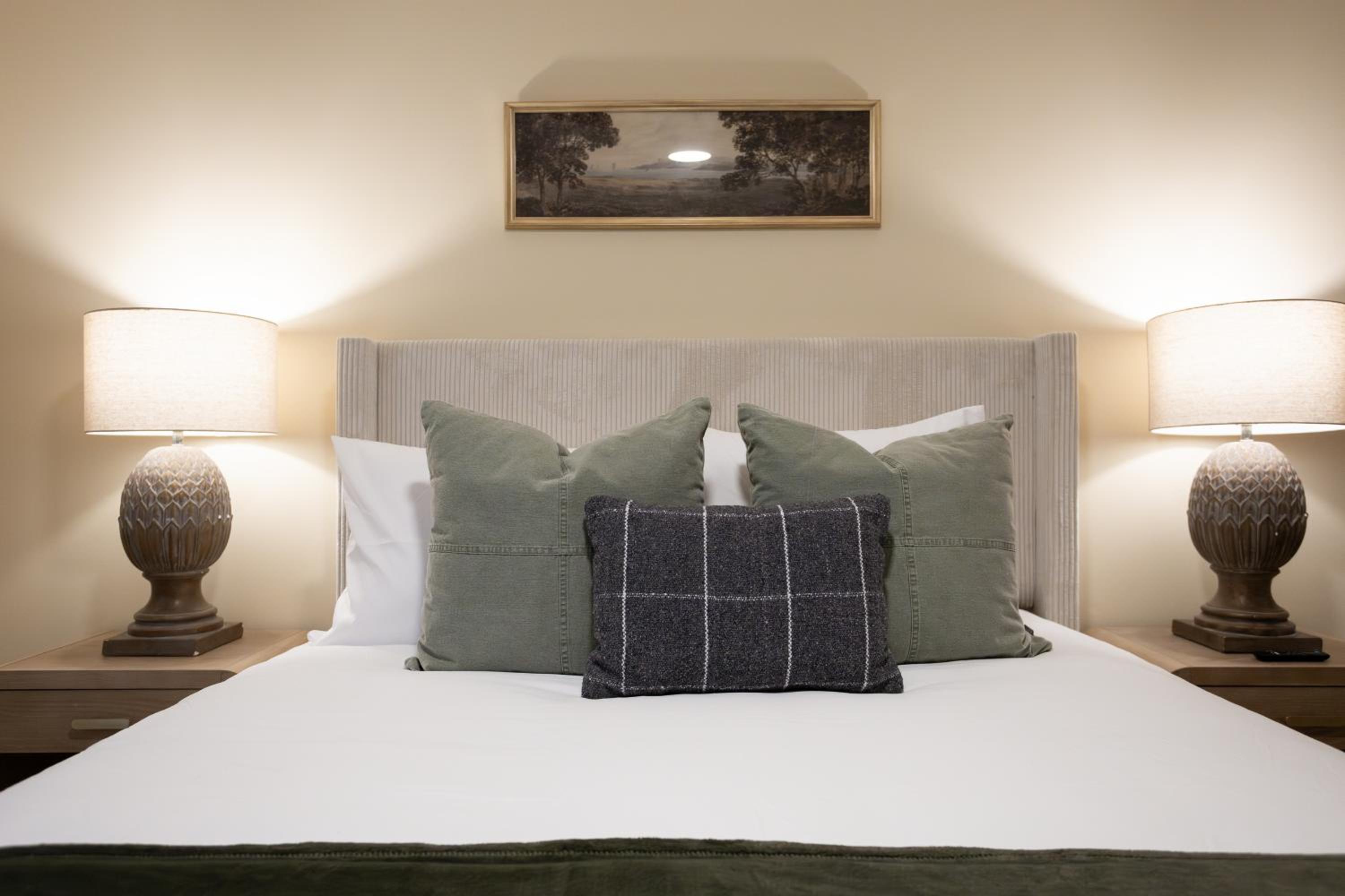New Meets Nostalgic - Adorable Cottage Sleeps 8