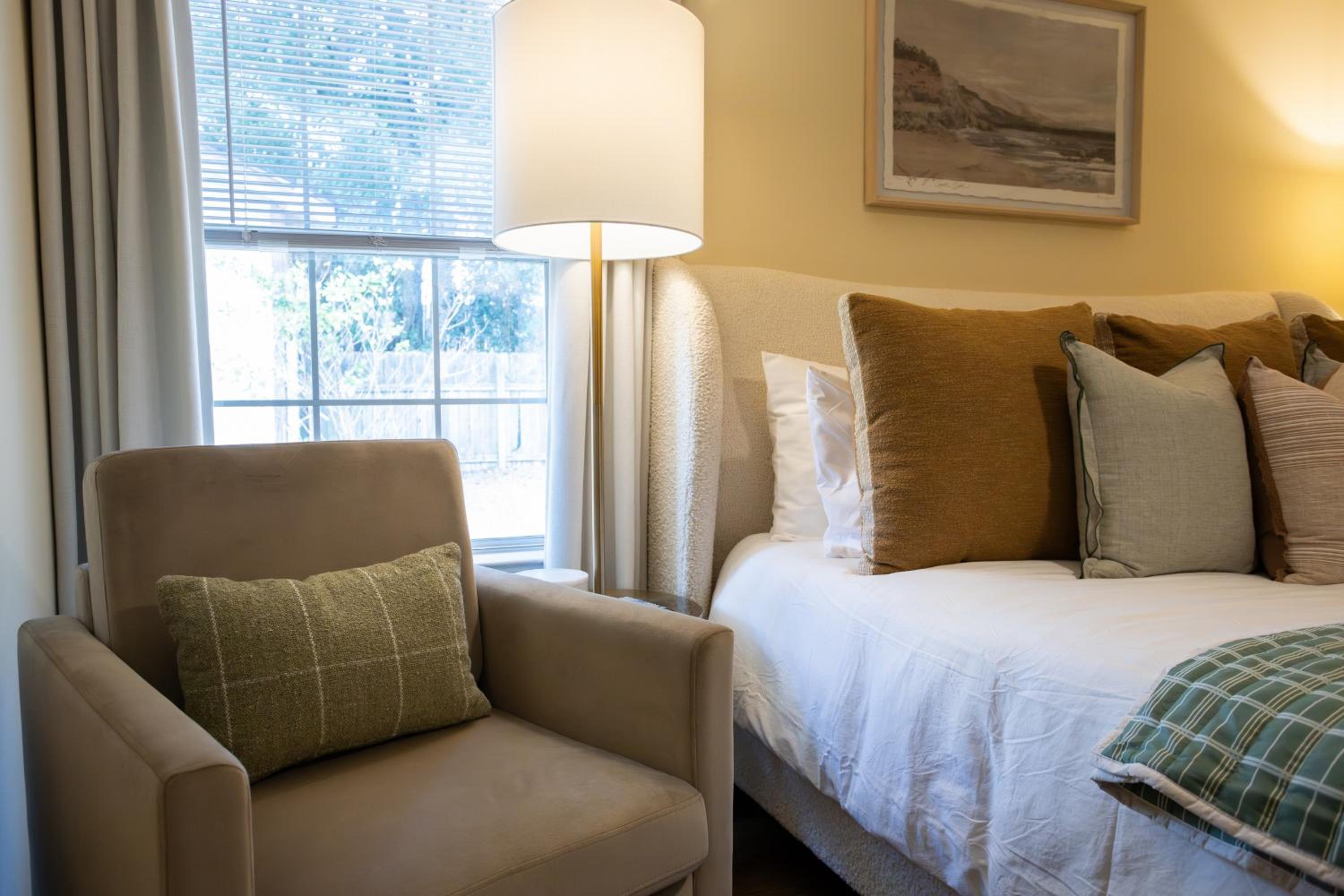 New Meets Nostalgic - Adorable Cottage Sleeps 8