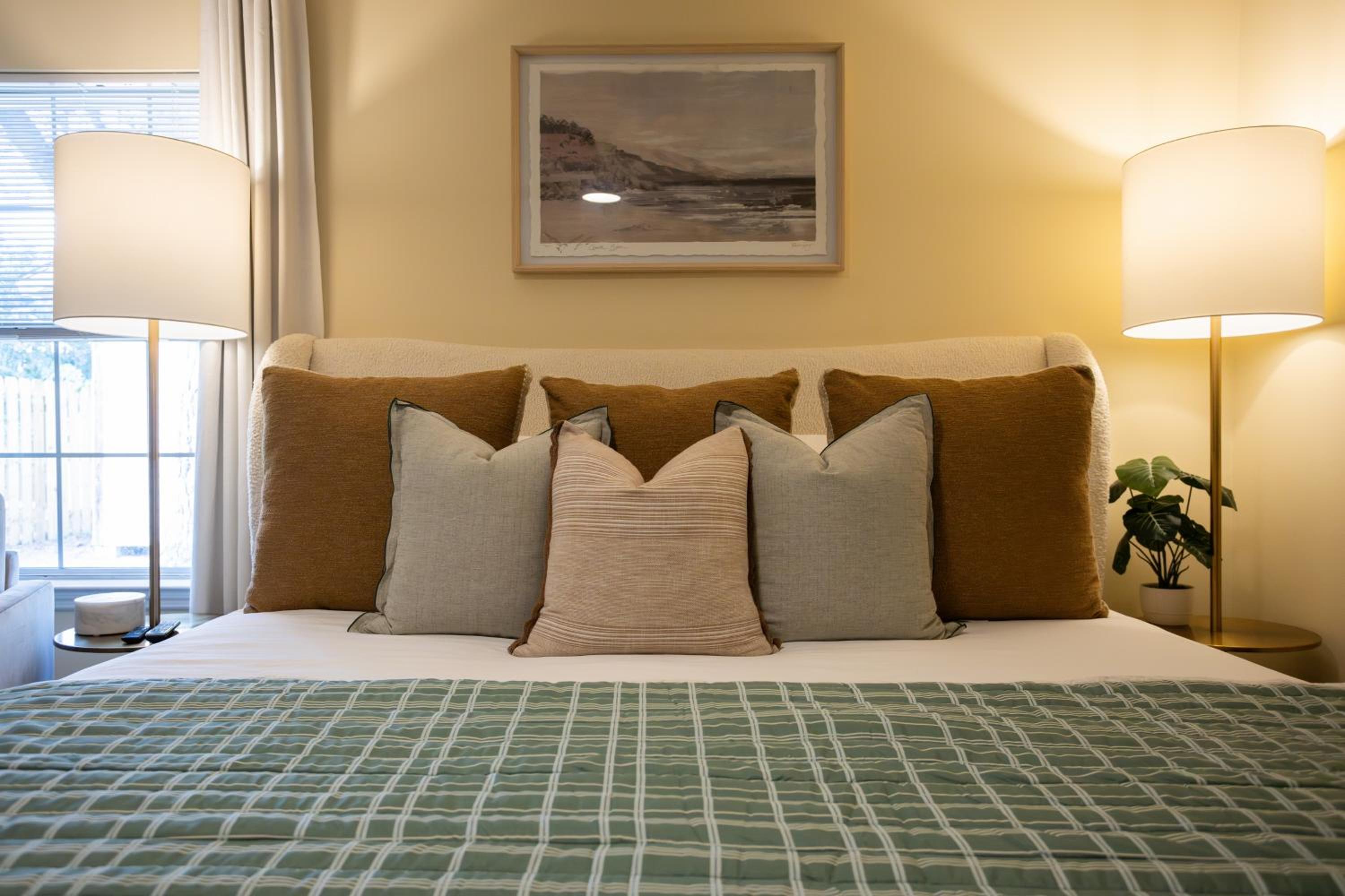 New Meets Nostalgic - Adorable Cottage Sleeps 8