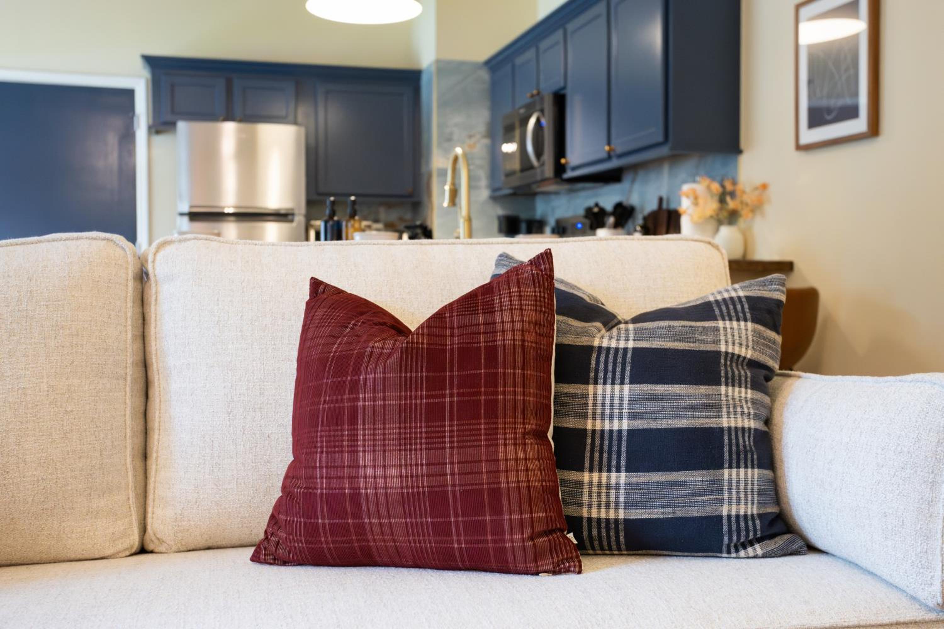 New Meets Nostalgic - Adorable Cottage Sleeps 8