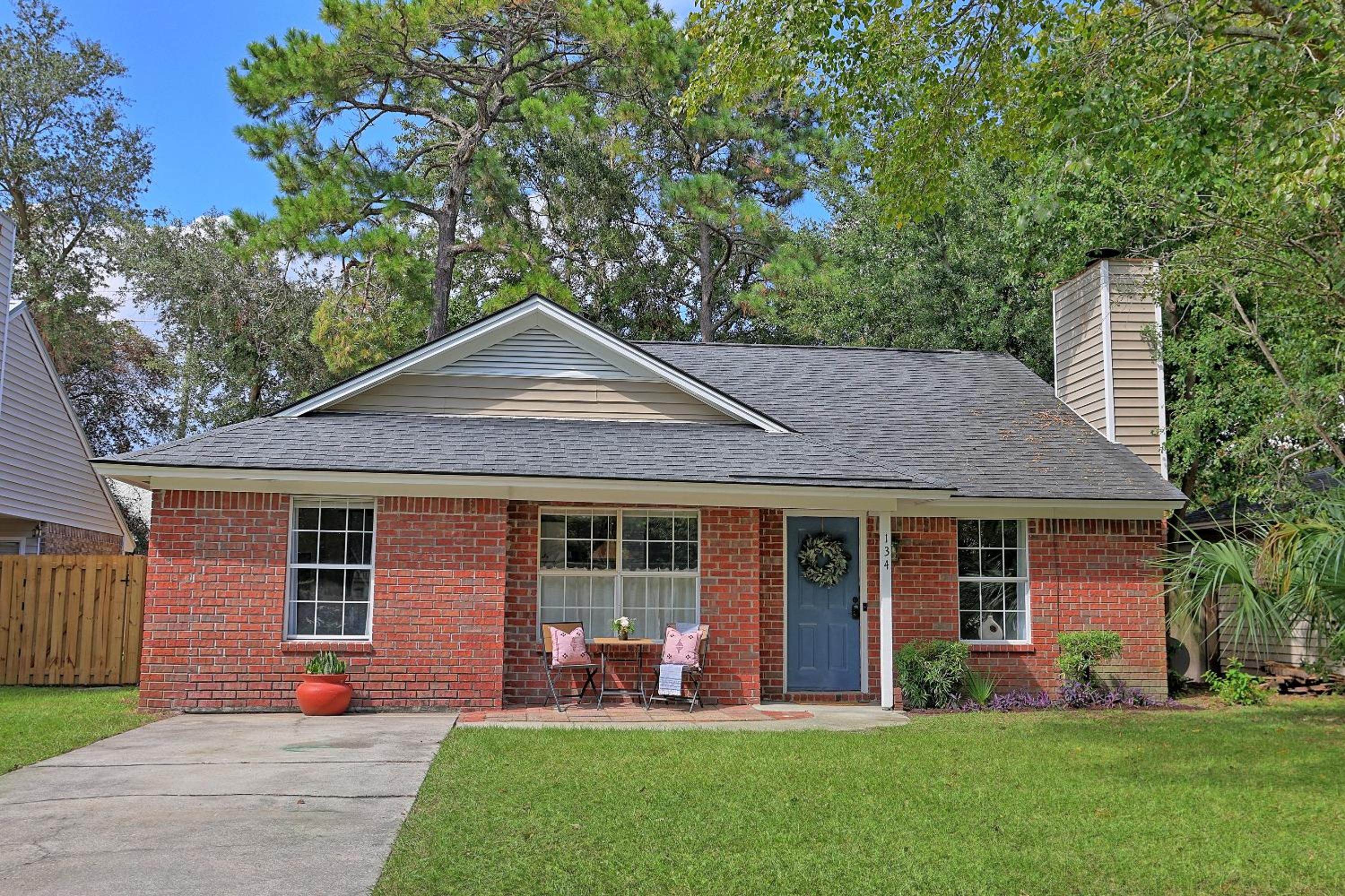 New Meets Nostalgic - Adorable Cottage Sleeps 8