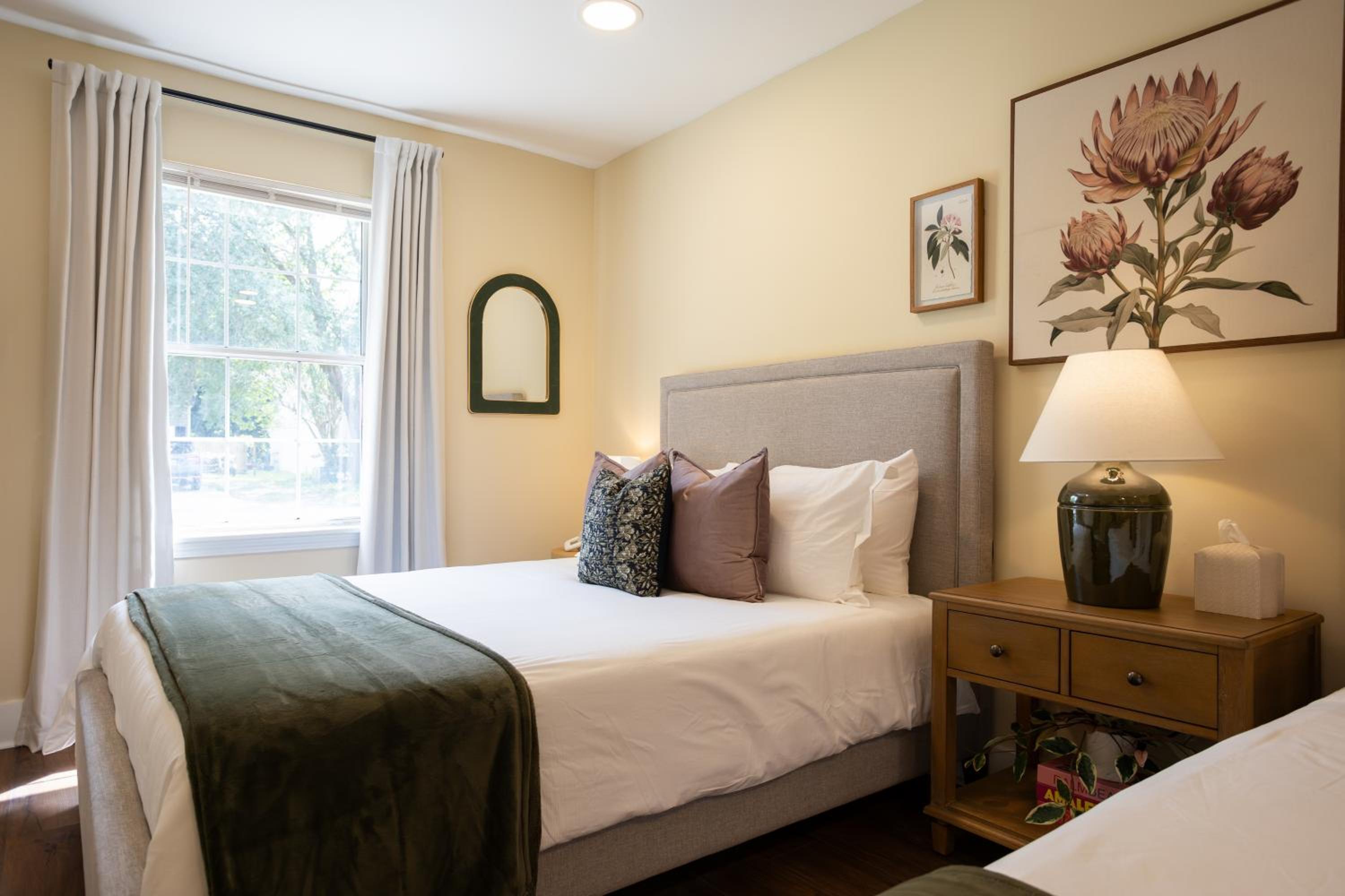 New Meets Nostalgic - Adorable Cottage Sleeps 8