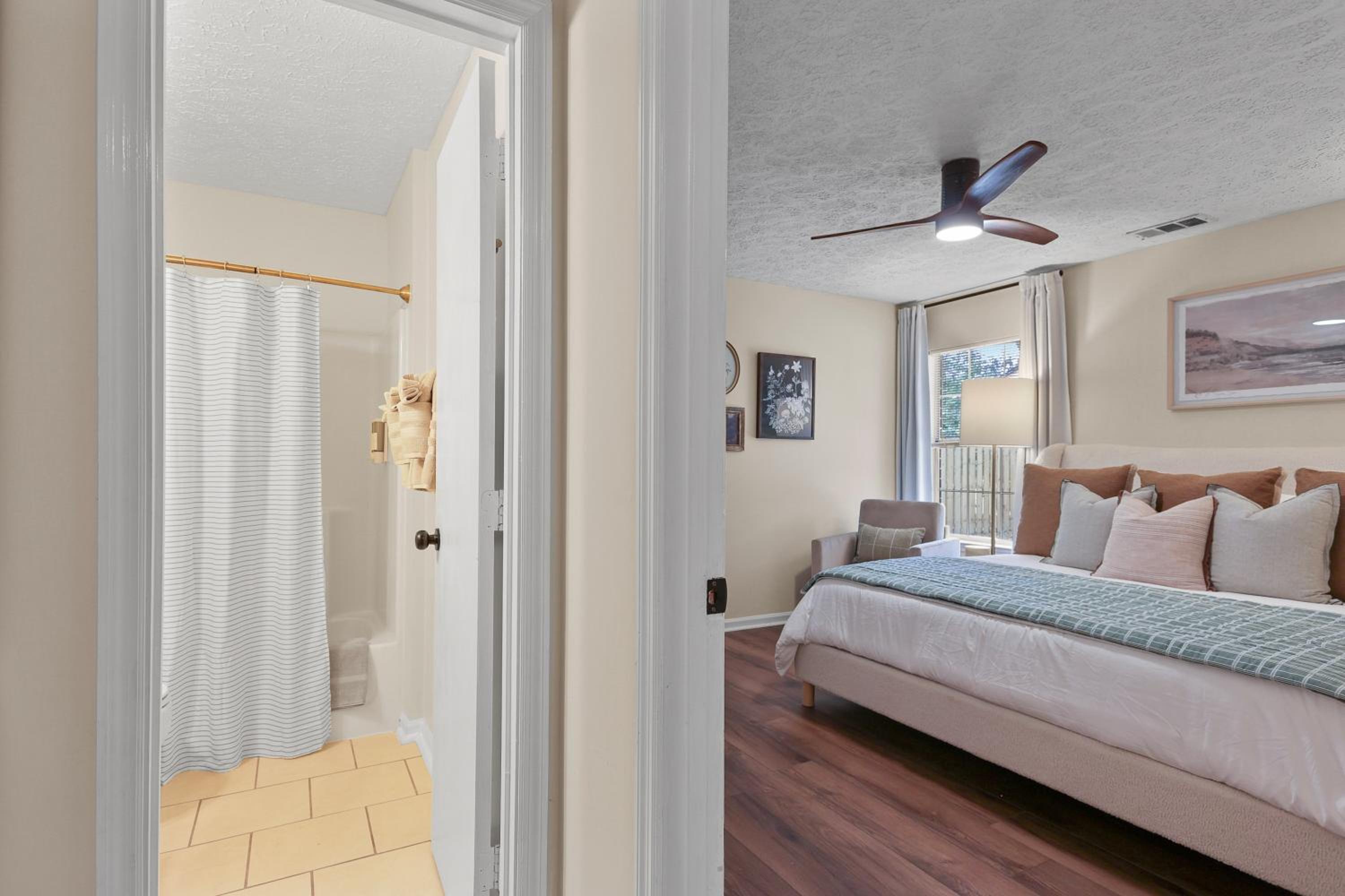 New Meets Nostalgic - Adorable Cottage Sleeps 8