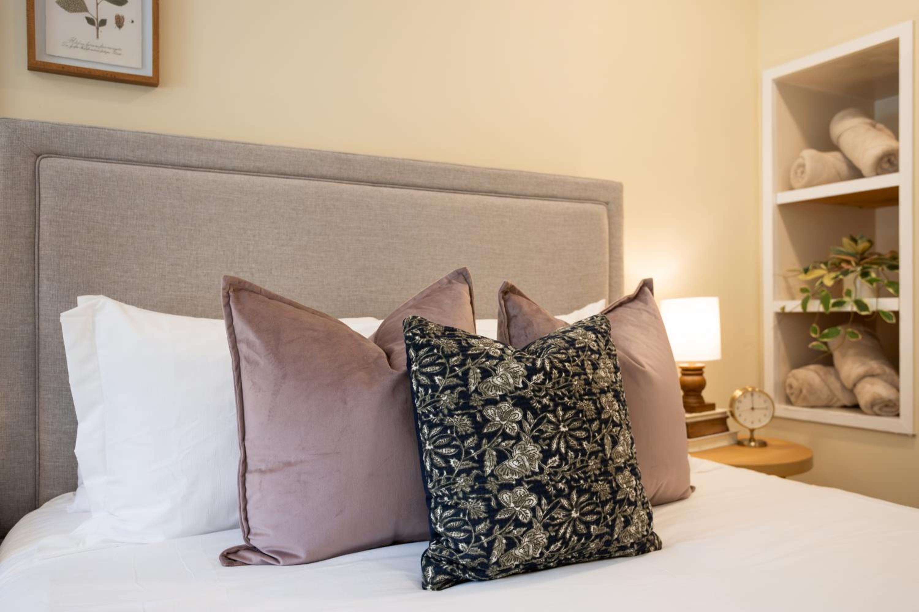 New Meets Nostalgic - Adorable Cottage Sleeps 8