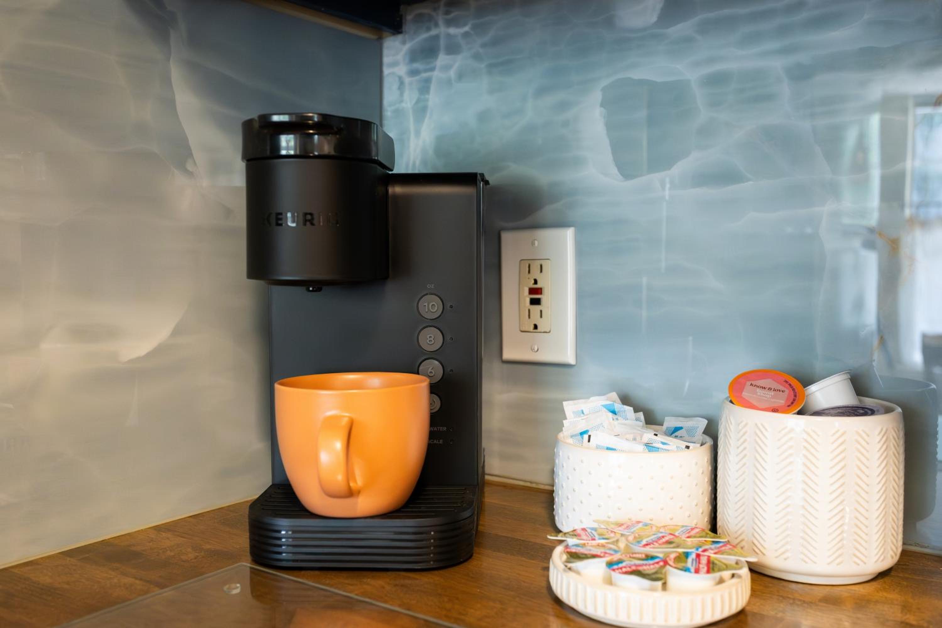 New Meets Nostalgic - Adorable Cottage Sleeps 8