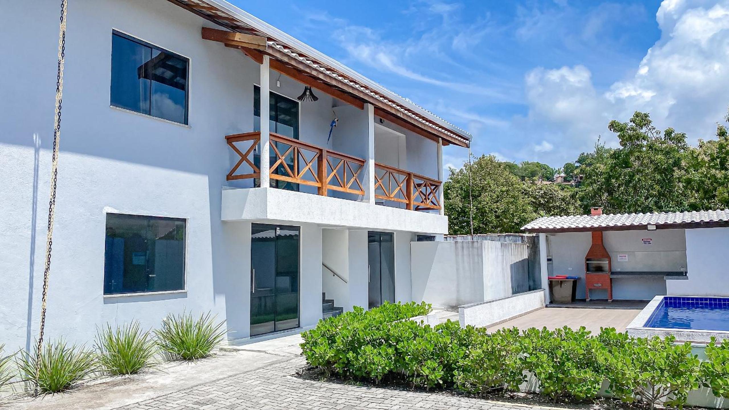Apê pavimento superior com 2 quartos (ambos com ar), internet Privativa, próximo a praia de Taperapuã, Residencial Maria Vitoria condomínio com piscina e á