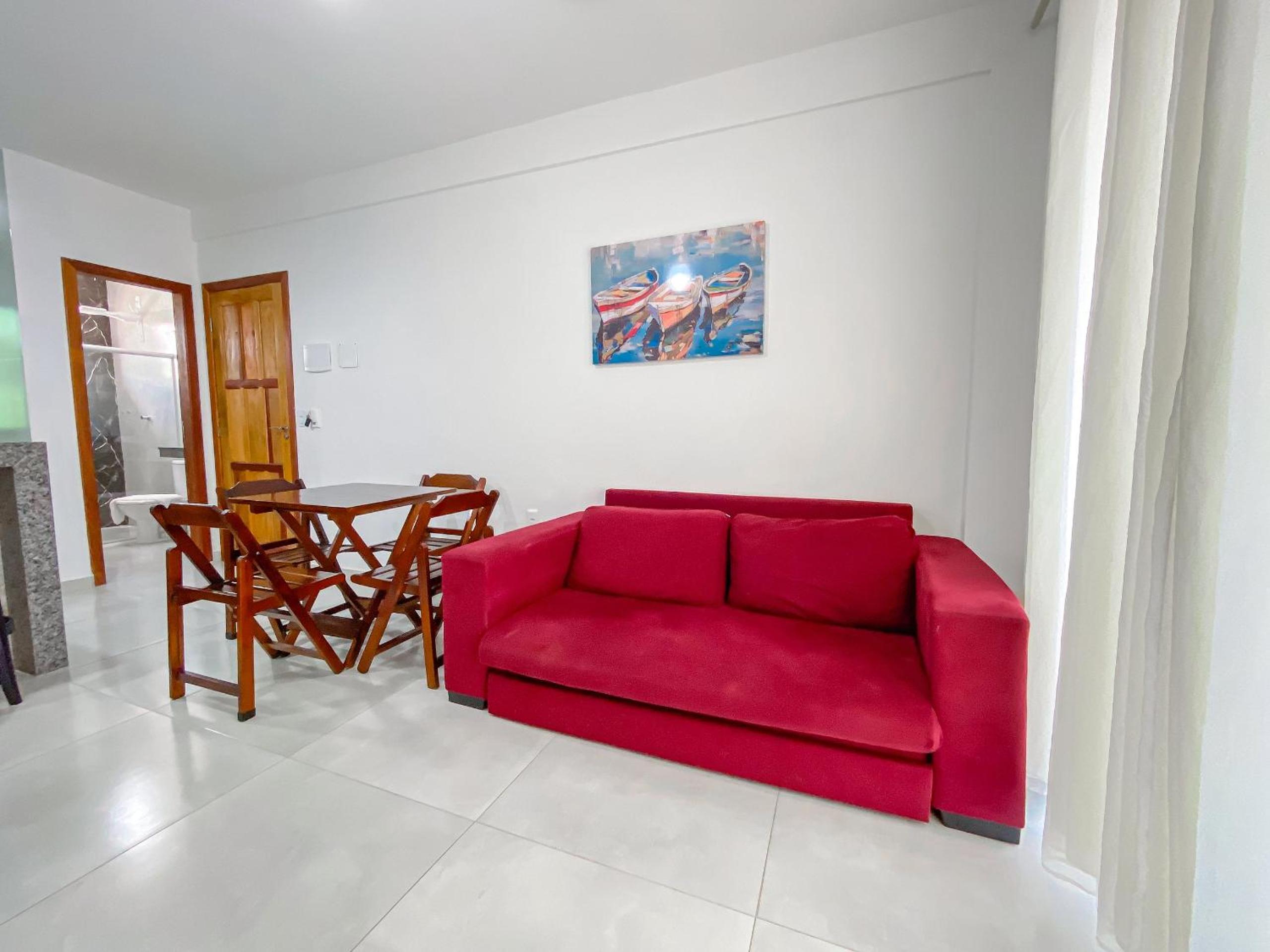 Apê pavimento superior com 2 quartos (ambos com ar), internet Privativa, próximo a praia de Taperapuã, Residencial Maria Vitoria condomínio com piscina e á