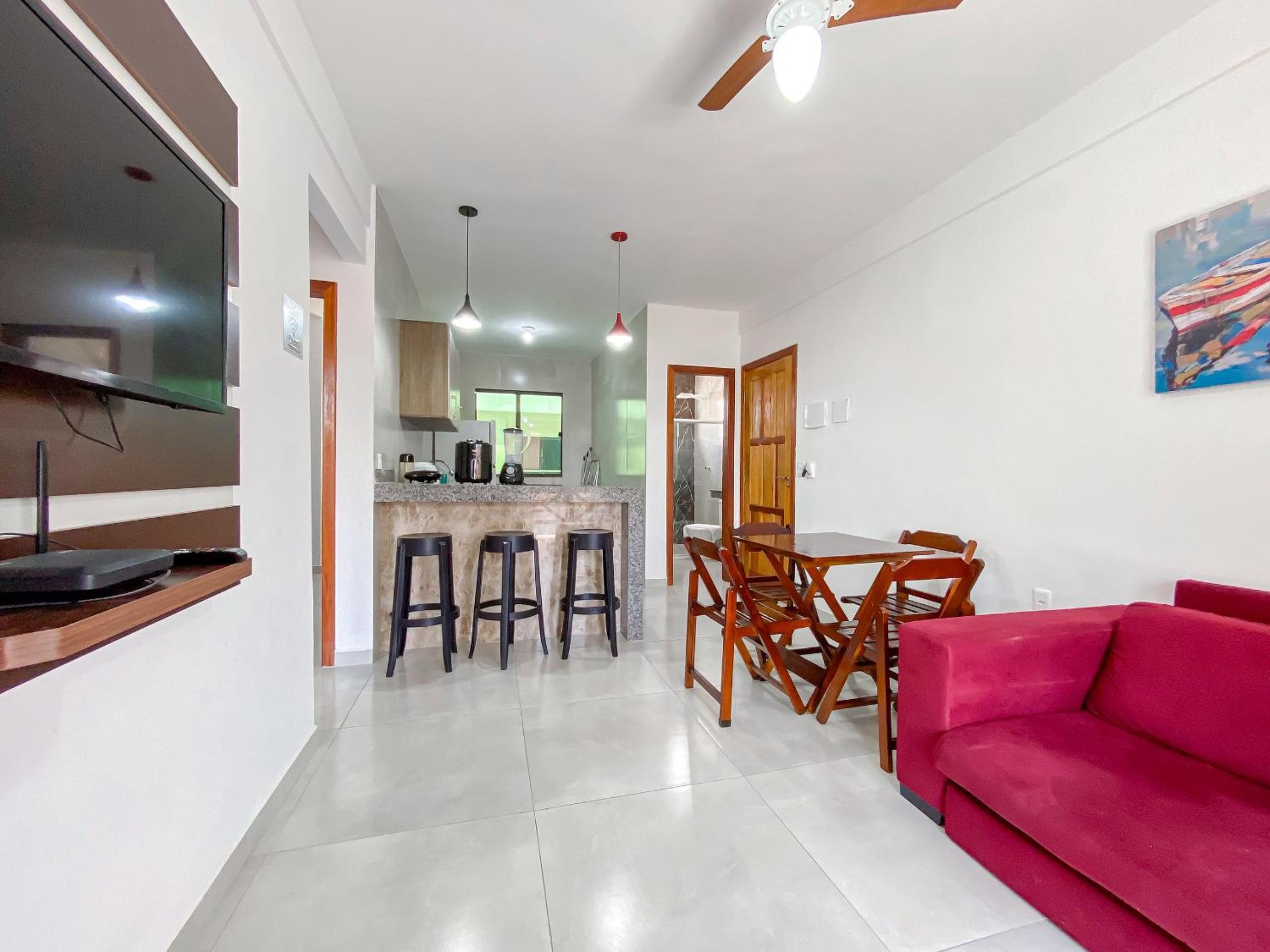 Apê pavimento superior com 2 quartos (ambos com ar), internet Privativa, próximo a praia de Taperapuã, Residencial Maria Vitoria condomínio com piscina e á