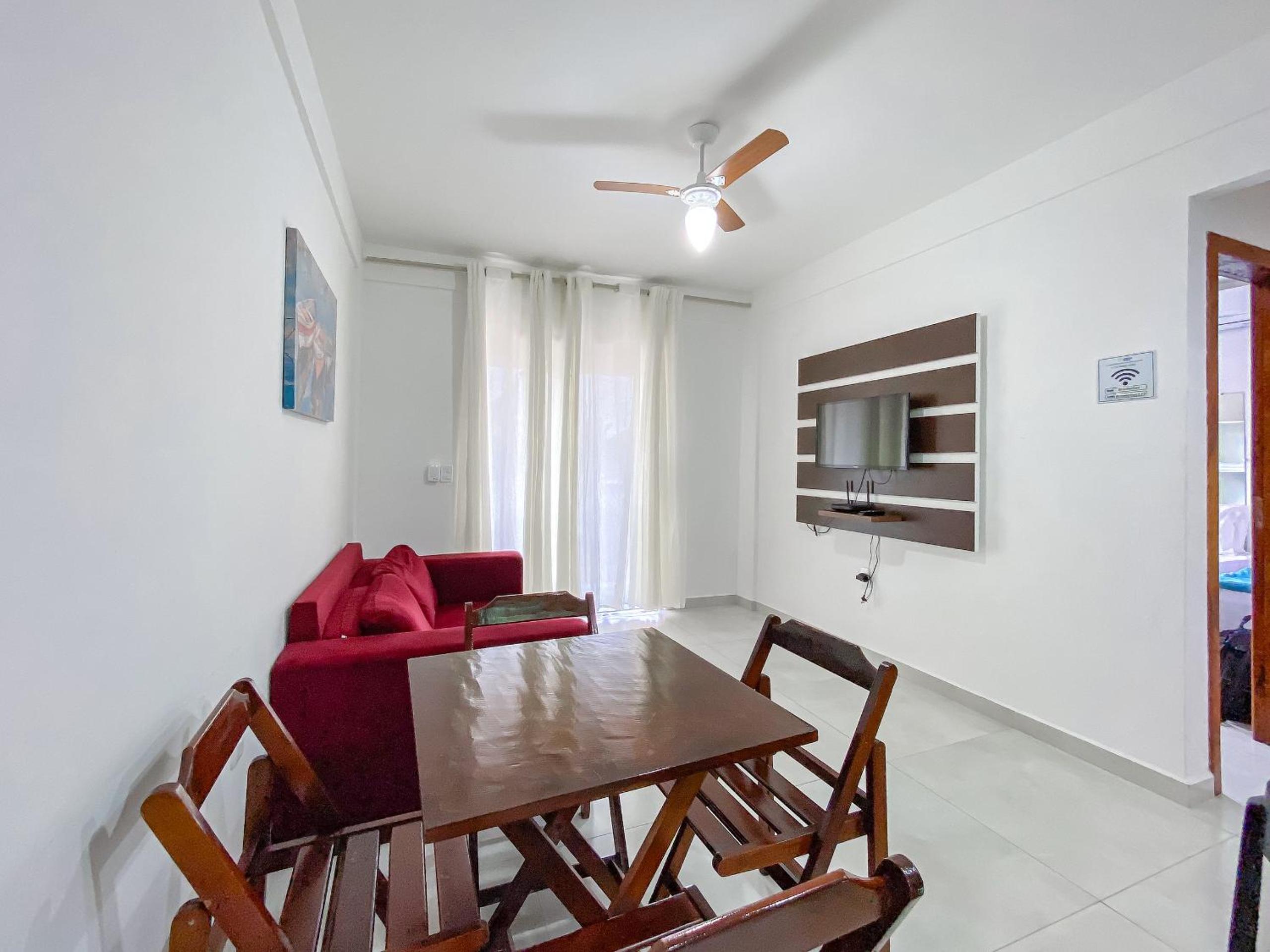 Apê pavimento superior com 2 quartos (ambos com ar), internet Privativa, próximo a praia de Taperapuã, Residencial Maria Vitoria condomínio com piscina e á