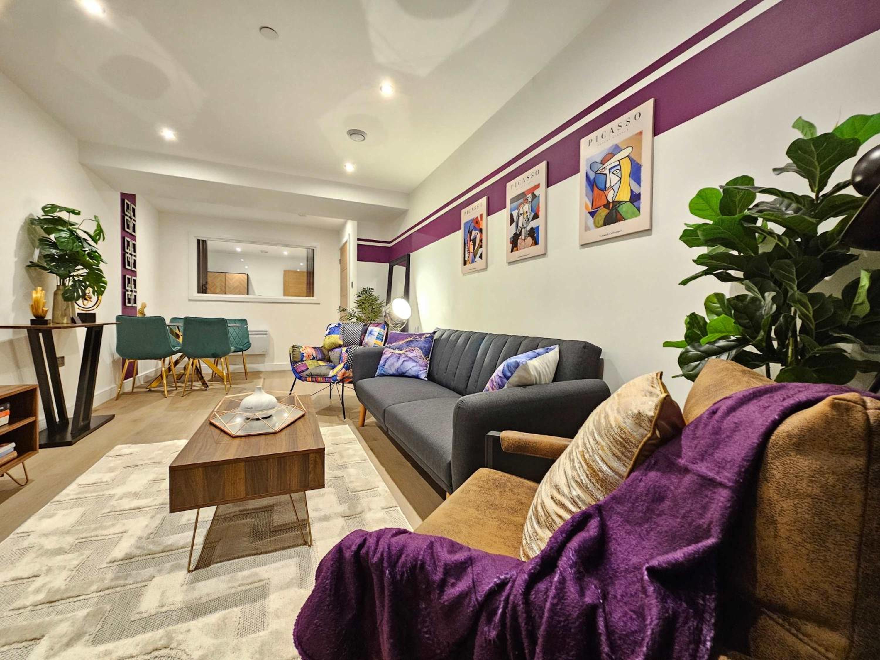 Unique 2-Bed, 2-Bath Apartment with Private Terrace, Near Leeds Bus Station & City Centre