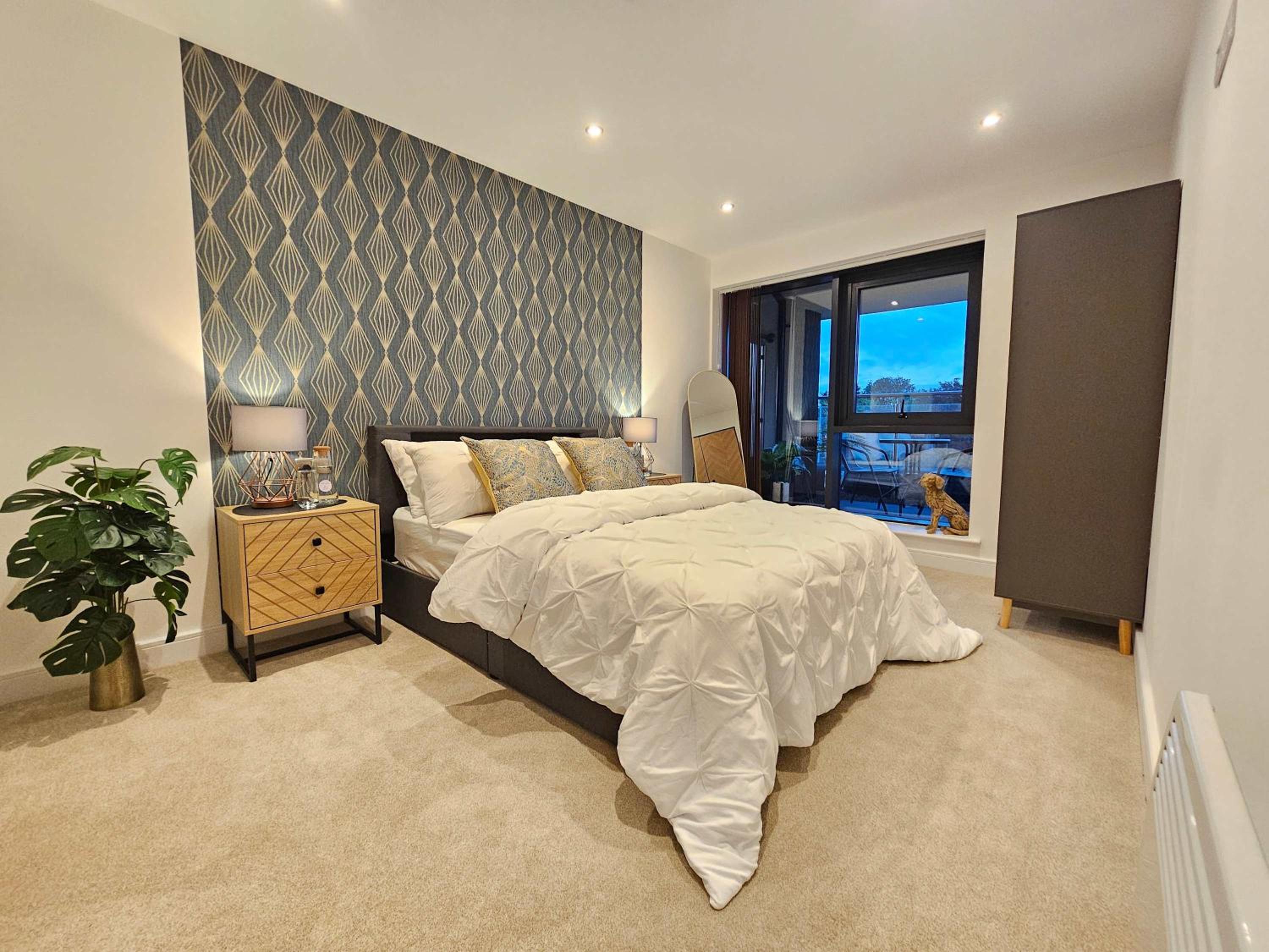 Unique 2-Bed, 2-Bath Apartment with Private Terrace, Near Leeds Bus Station & City Centre
