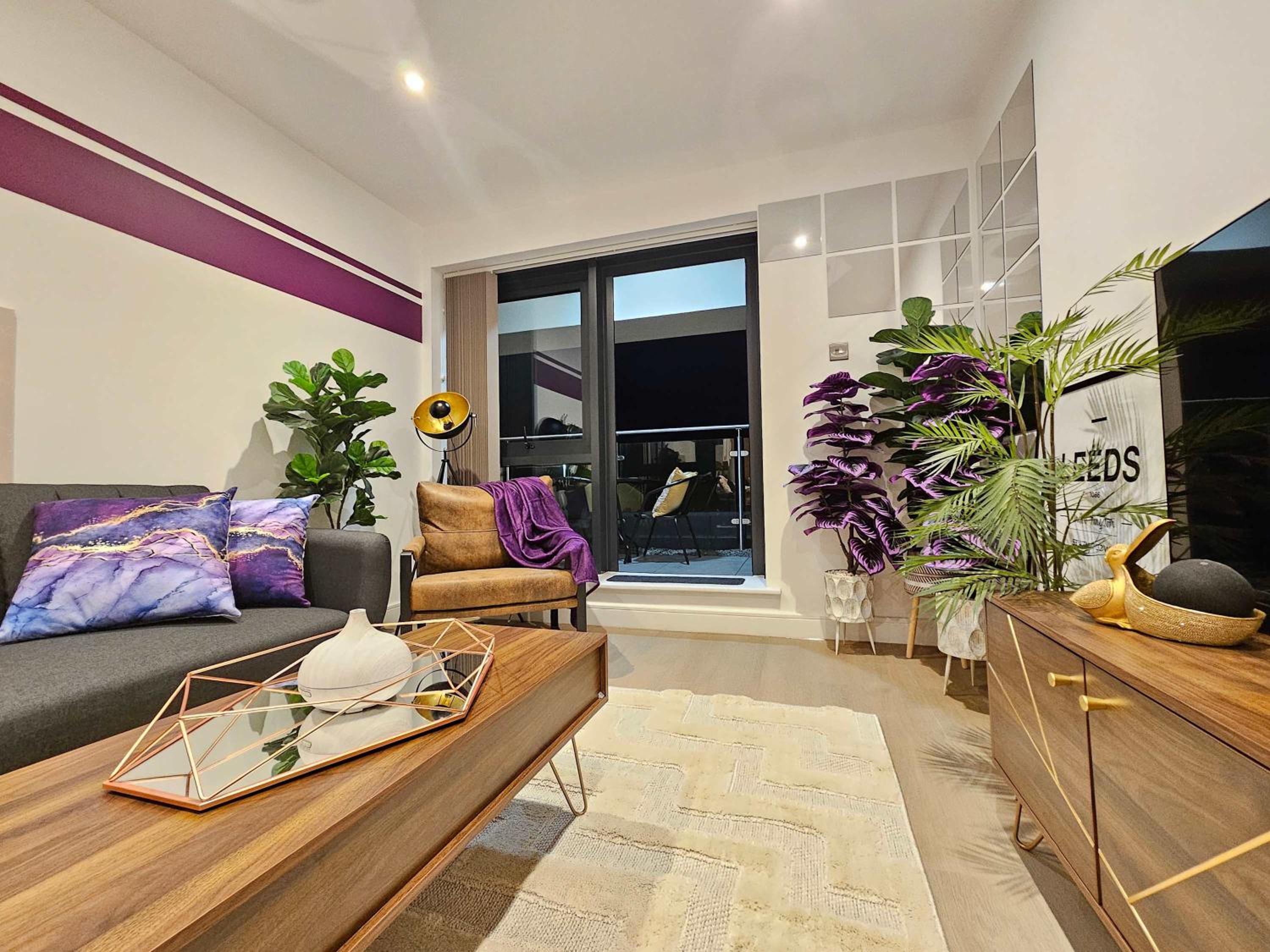 Unique 2-Bed, 2-Bath Apartment with Private Terrace, Near Leeds Bus Station & City Centre