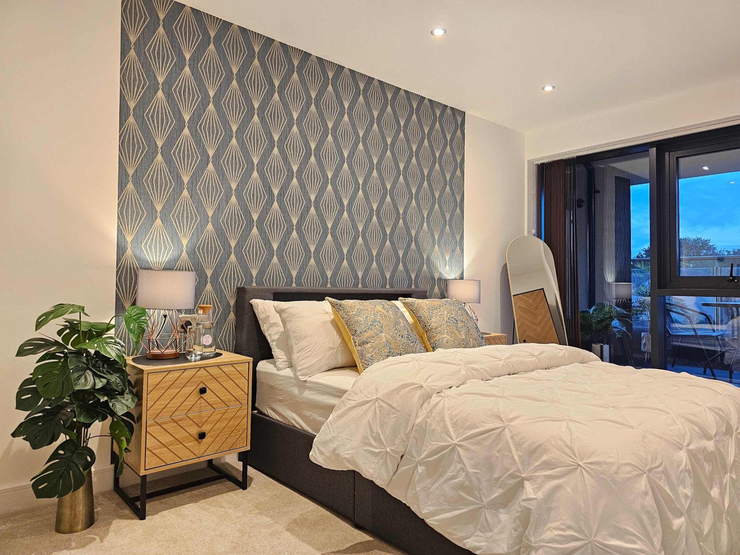 Unique 2-Bed, 2-Bath Apartment with Private Terrace, Near Leeds Bus Station & City Centre