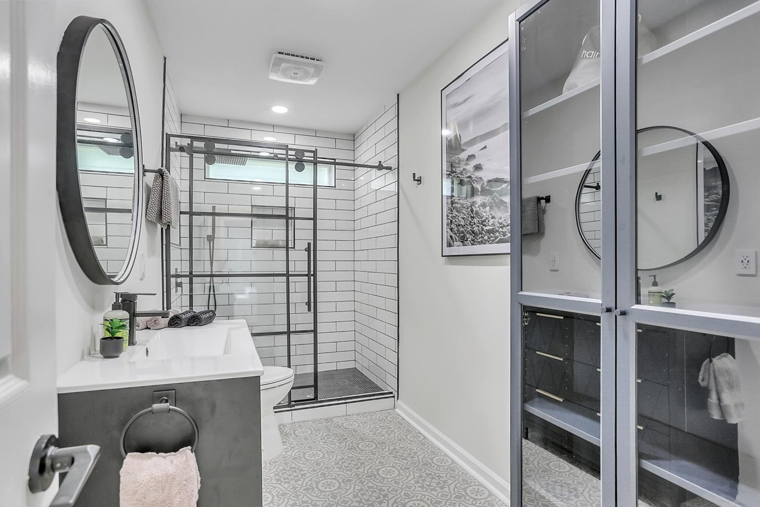 Coastal Pool Retreat Near Beach Downtown & Fun