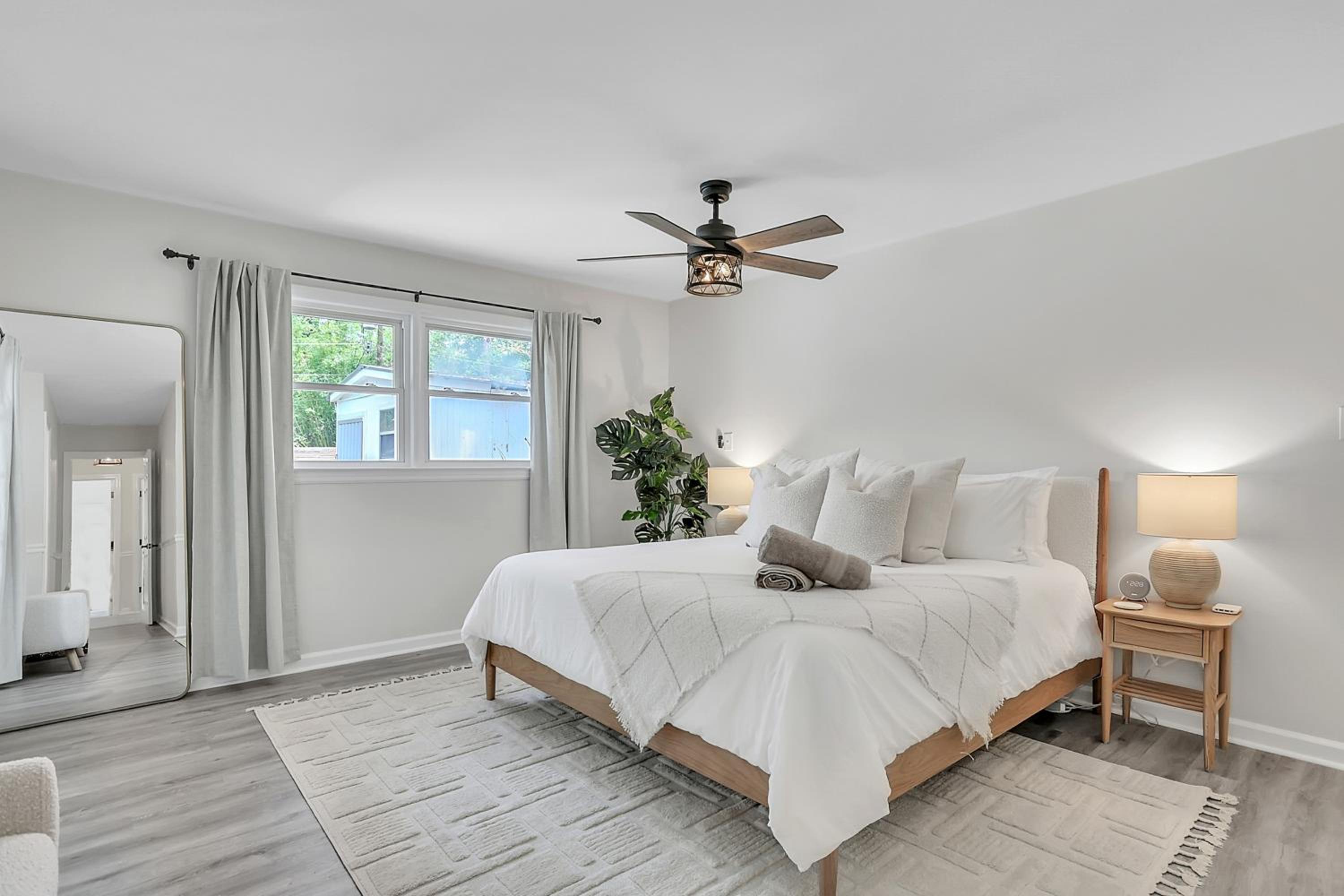 Coastal Pool Retreat Near Beach Downtown & Fun