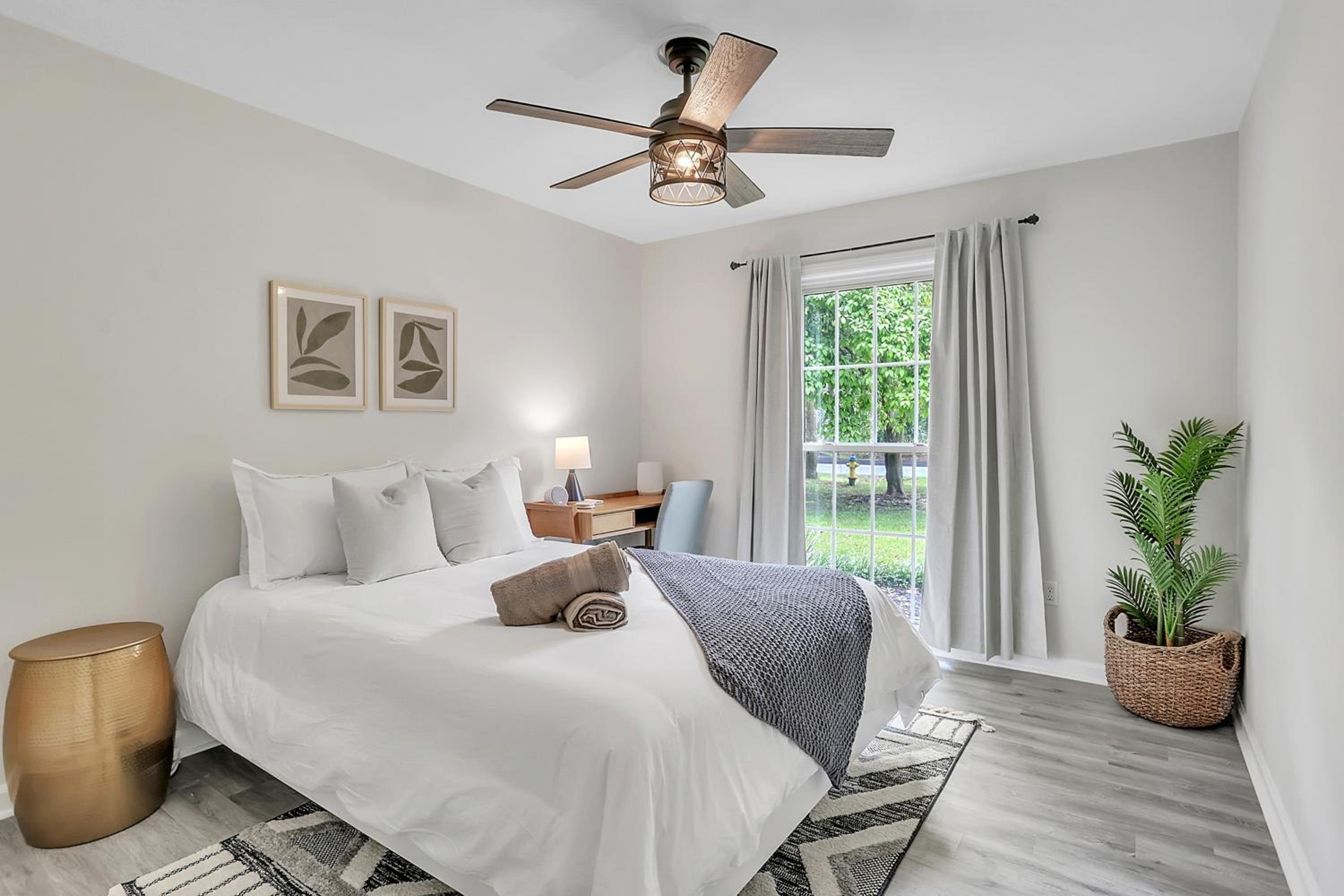 Coastal Pool Retreat Near Beach Downtown & Fun