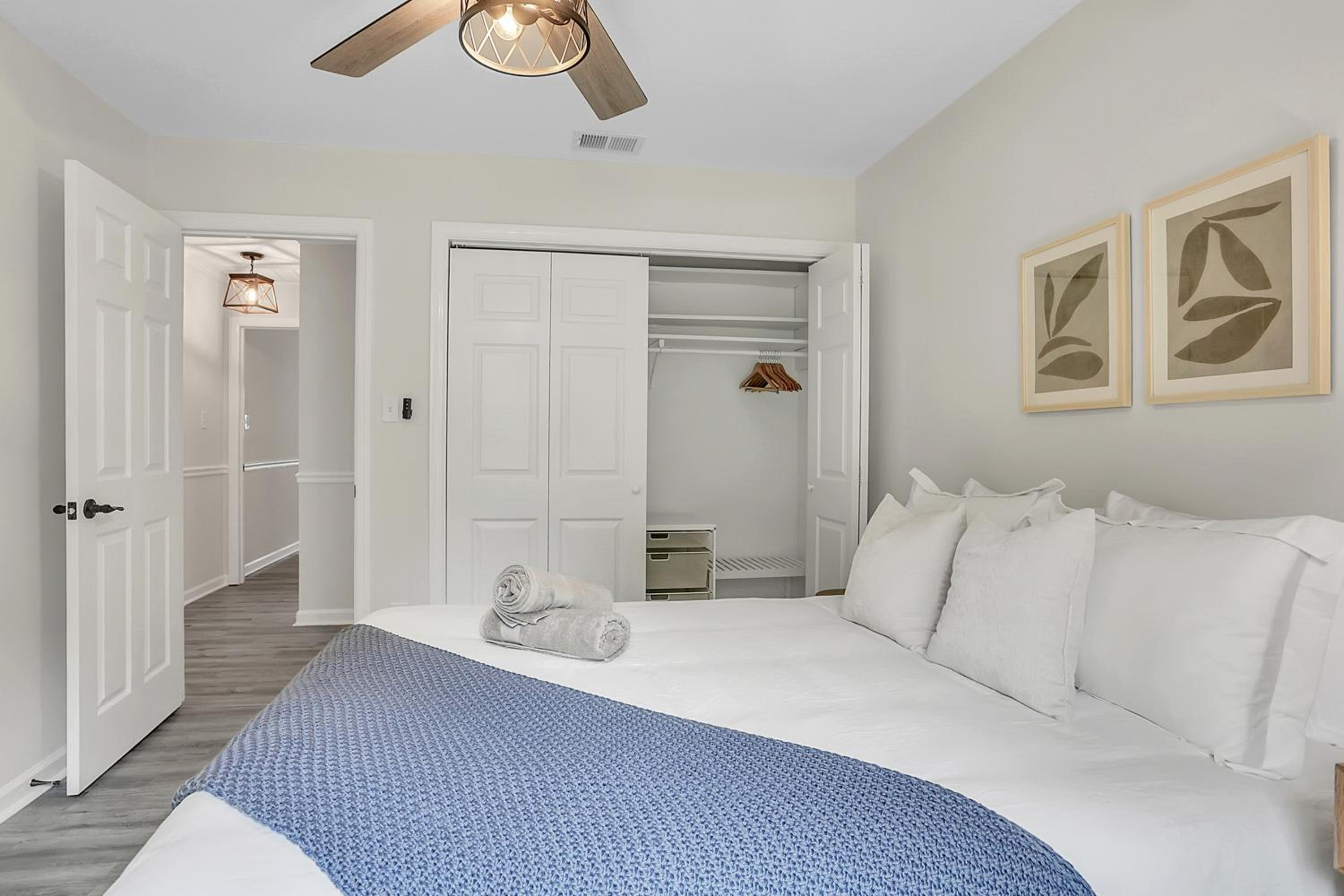 Coastal Pool Retreat Near Beach Downtown & Fun