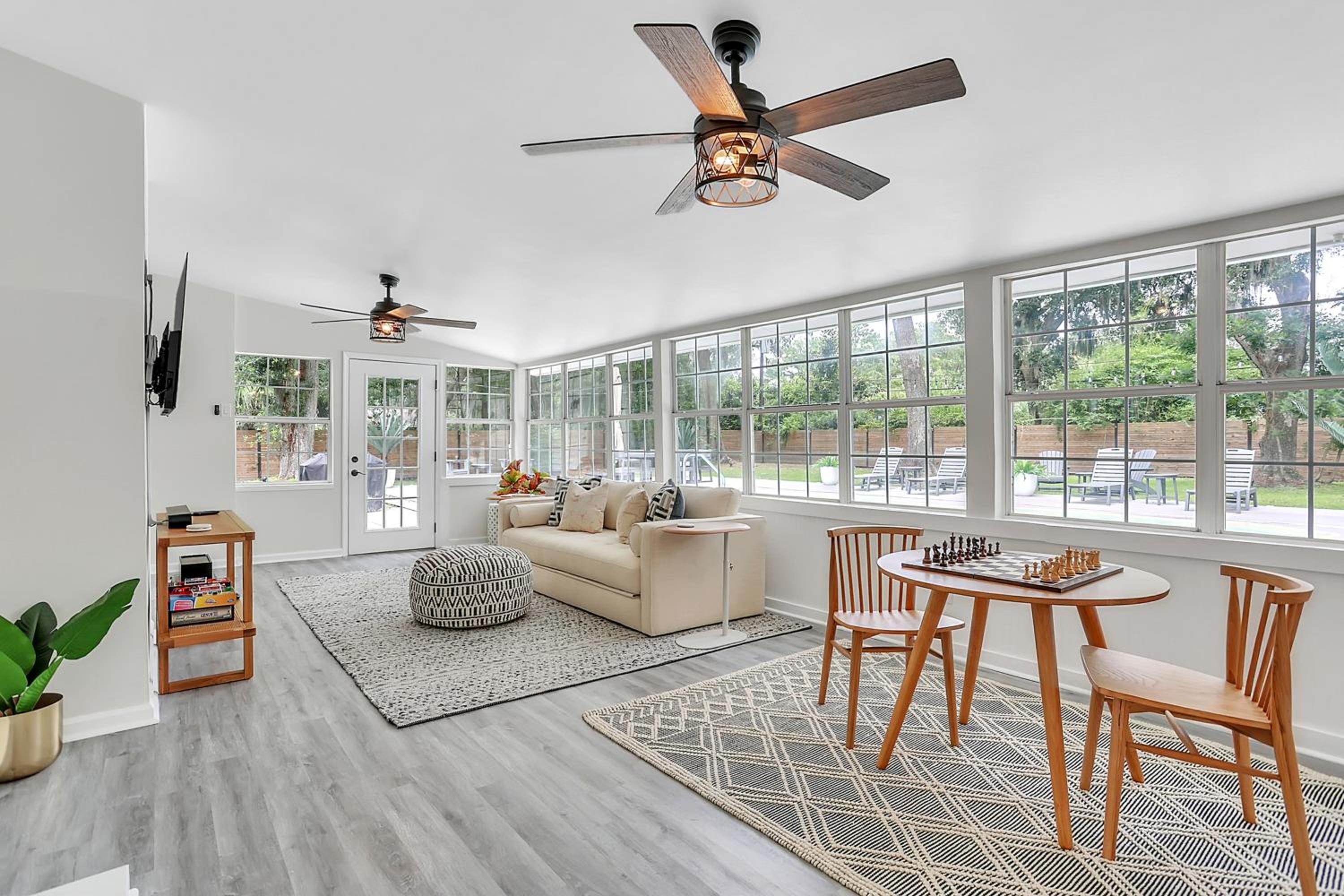 Coastal Pool Retreat Near Beach Downtown & Fun