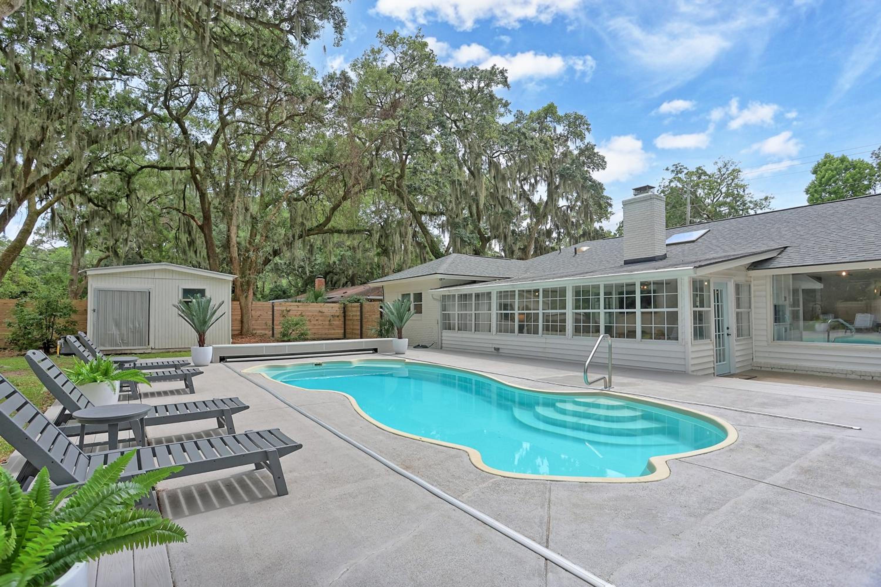 Coastal Pool Retreat Near Beach Downtown & Fun