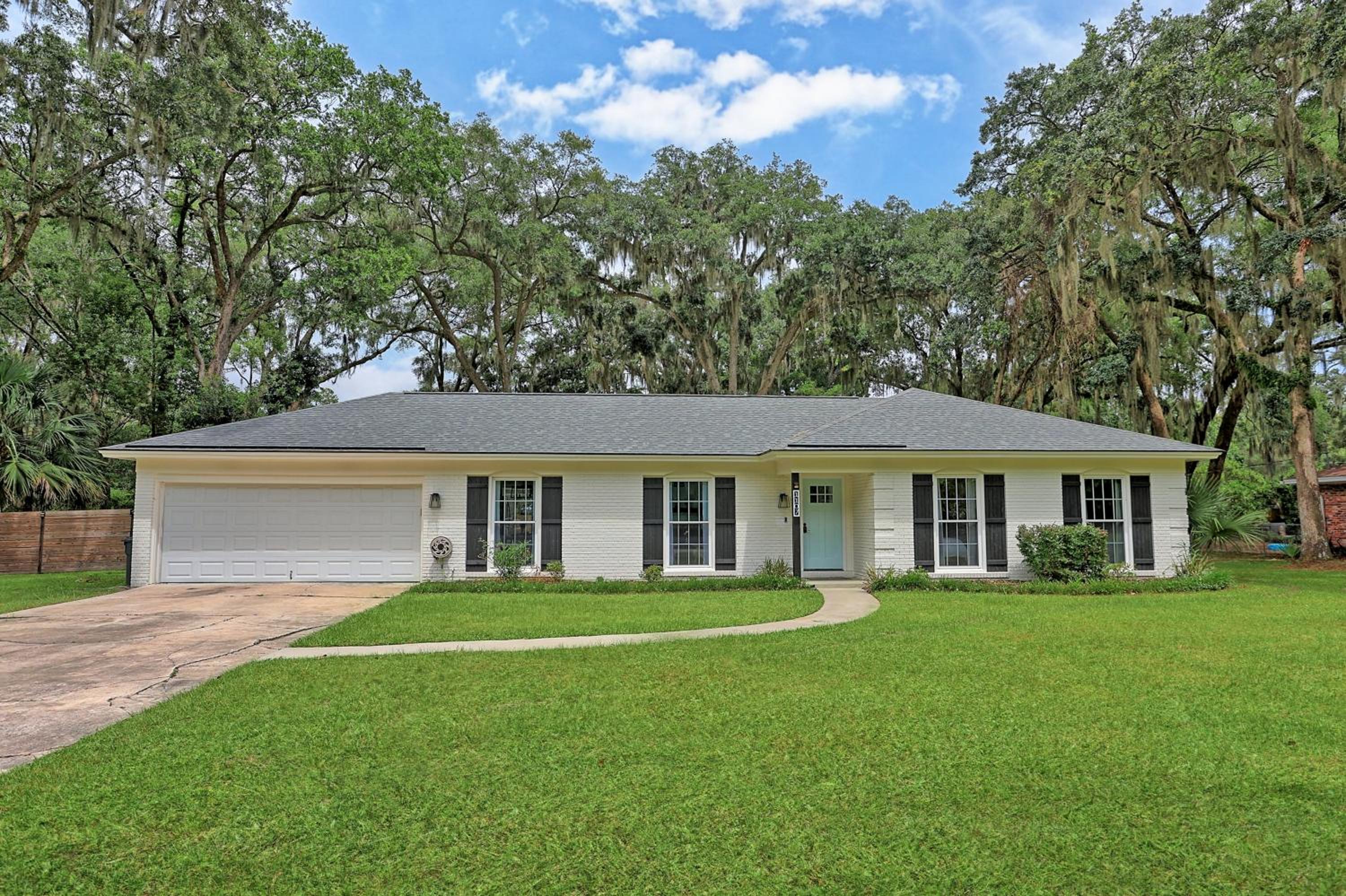 Coastal Pool Retreat Near Beach Downtown & Fun