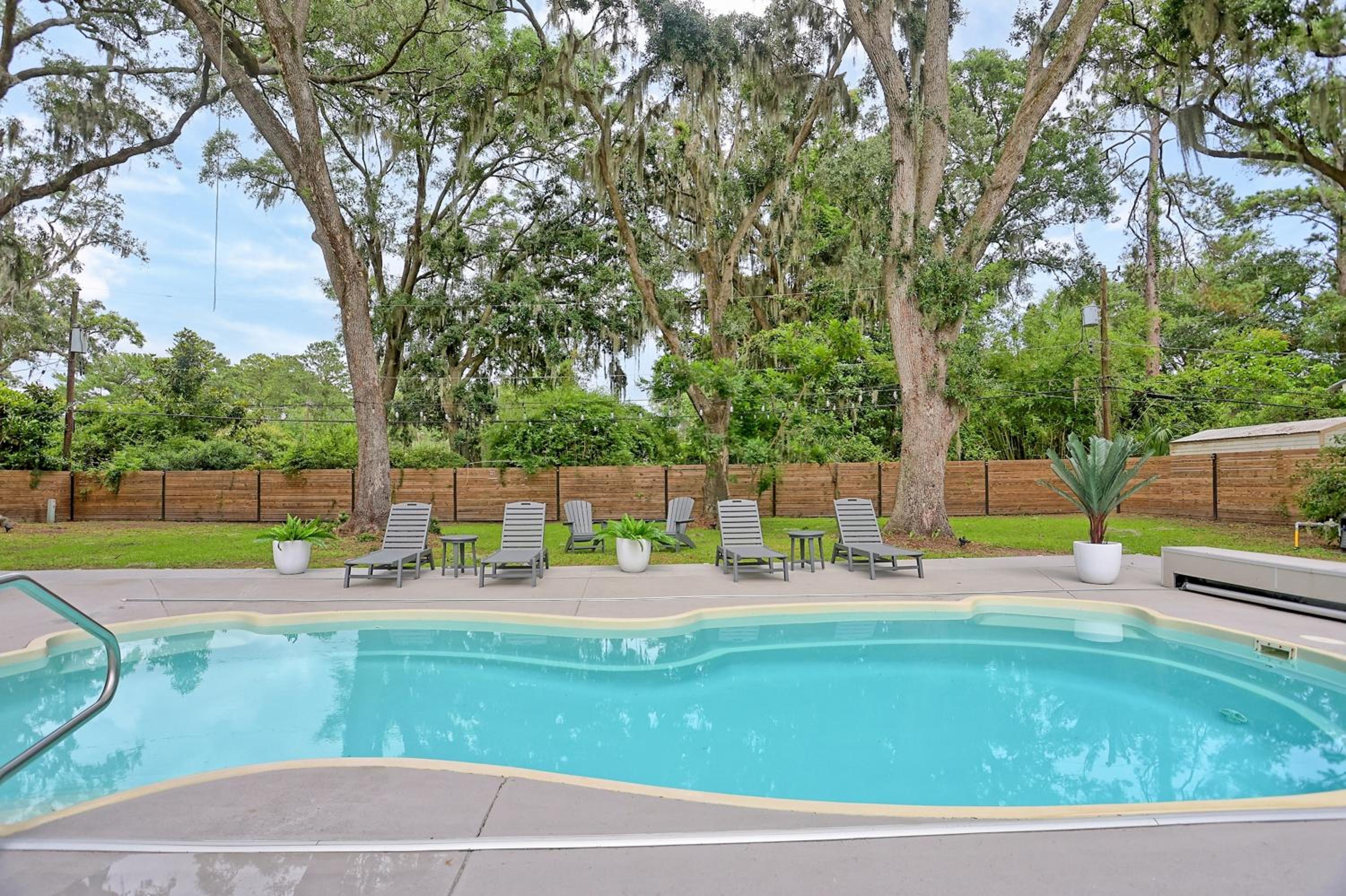 Coastal Pool Retreat Near Beach Downtown & Fun