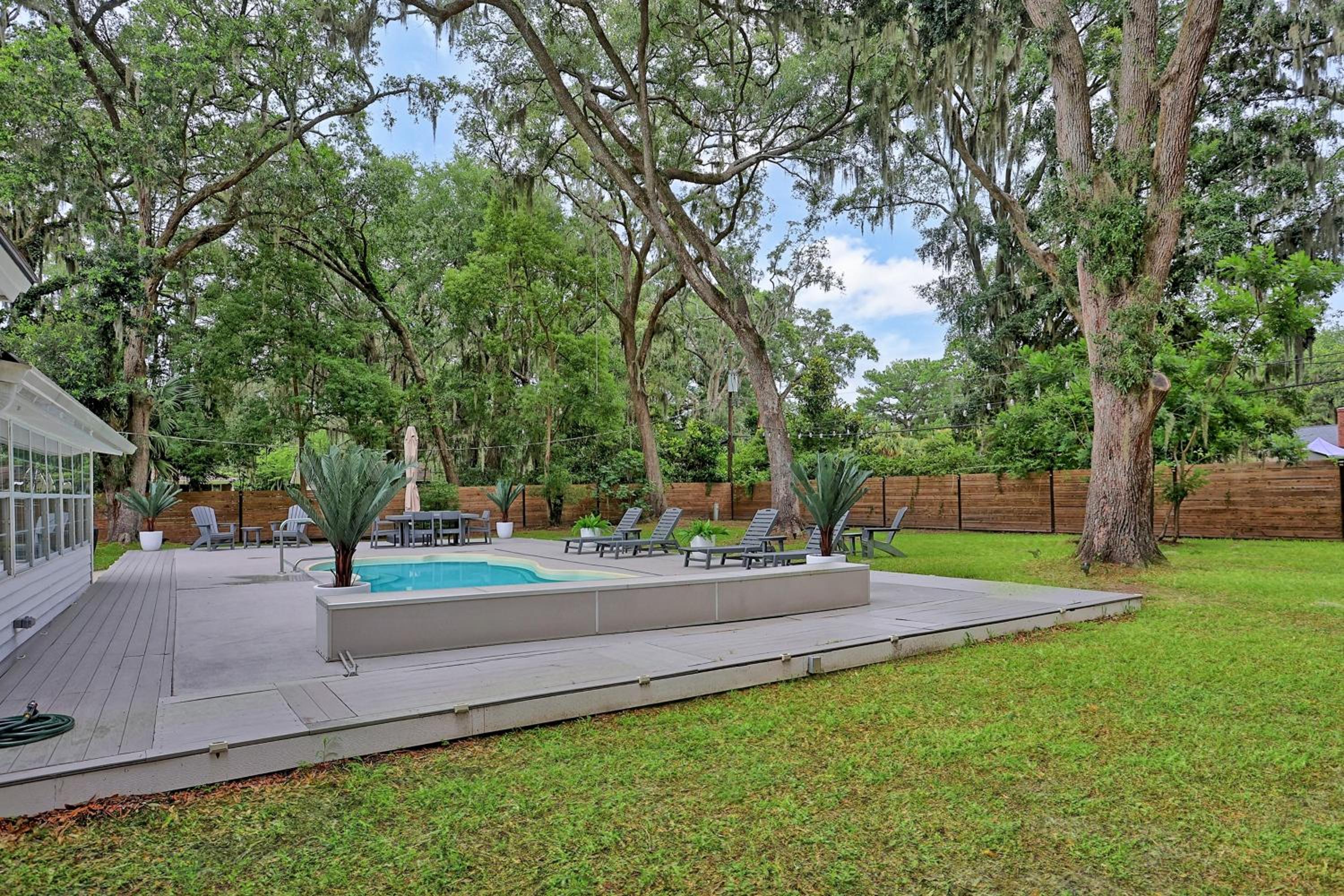 Coastal Pool Retreat Near Beach Downtown & Fun