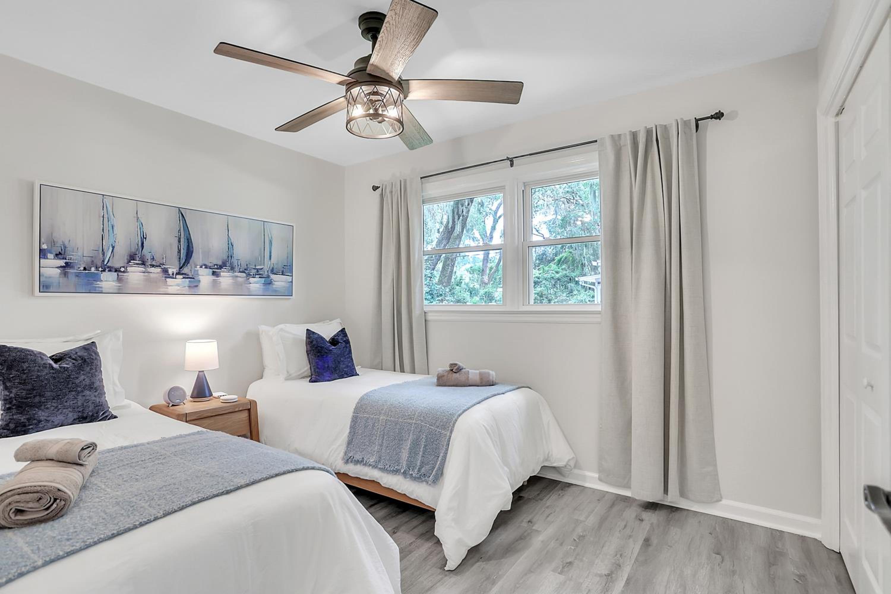 Coastal Pool Retreat Near Beach Downtown & Fun