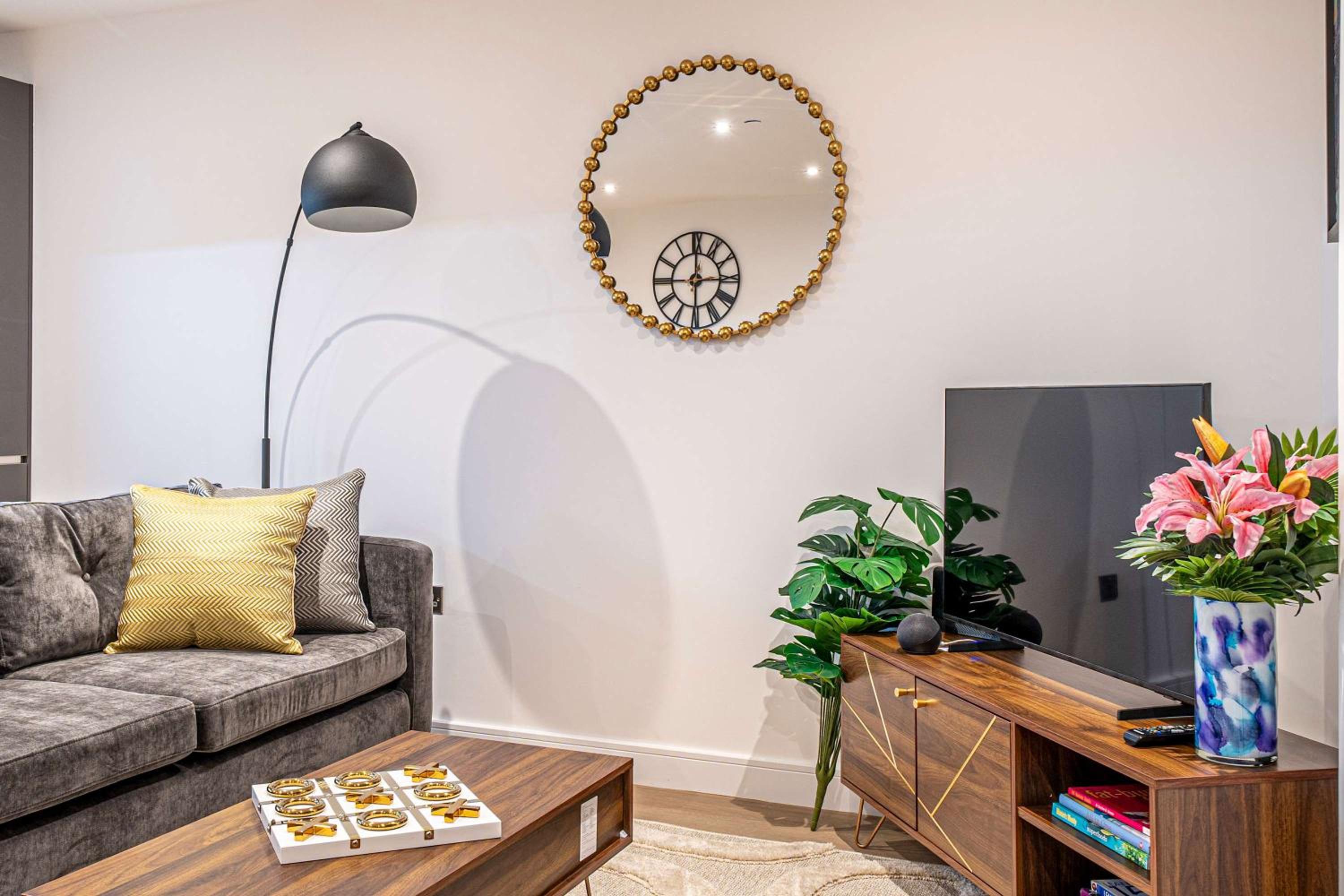 Luxury 2BR Penthouse-1, Private Terrace, City Center, Free Parking
