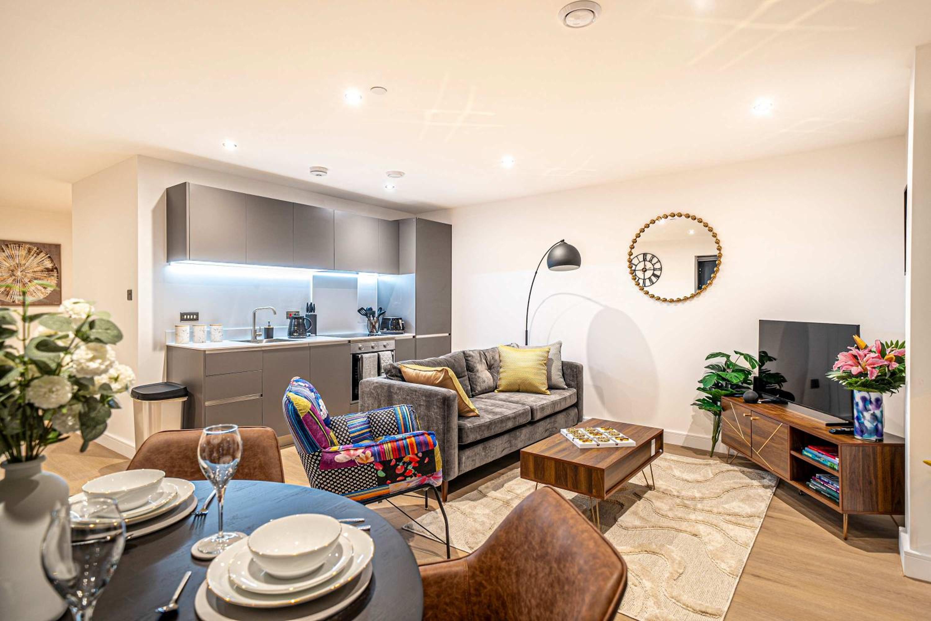 Luxury 2BR Penthouse-1, Private Terrace, City Center, Free Parking