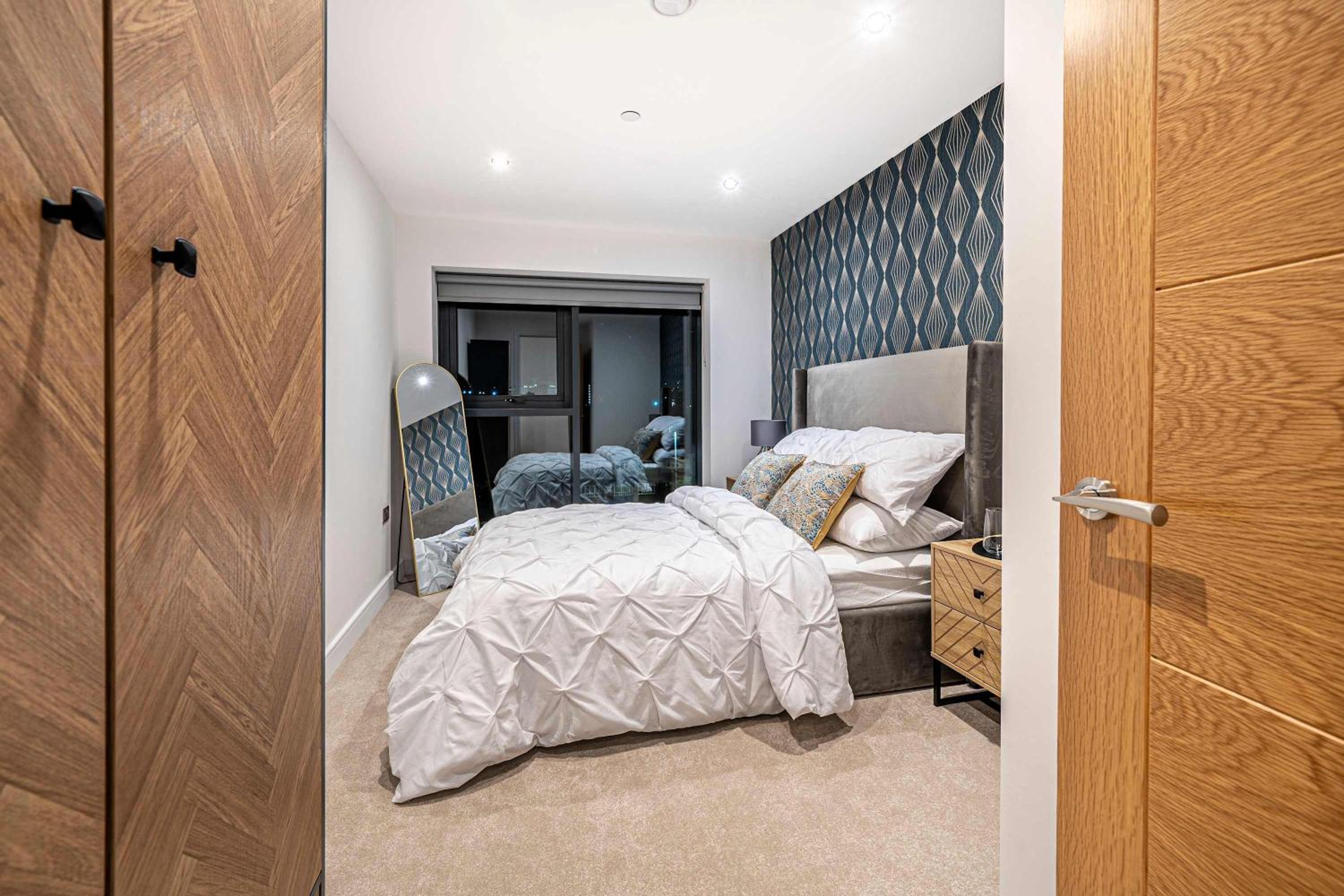 Luxury 2BR Penthouse-1, Private Terrace, City Center, Free Parking