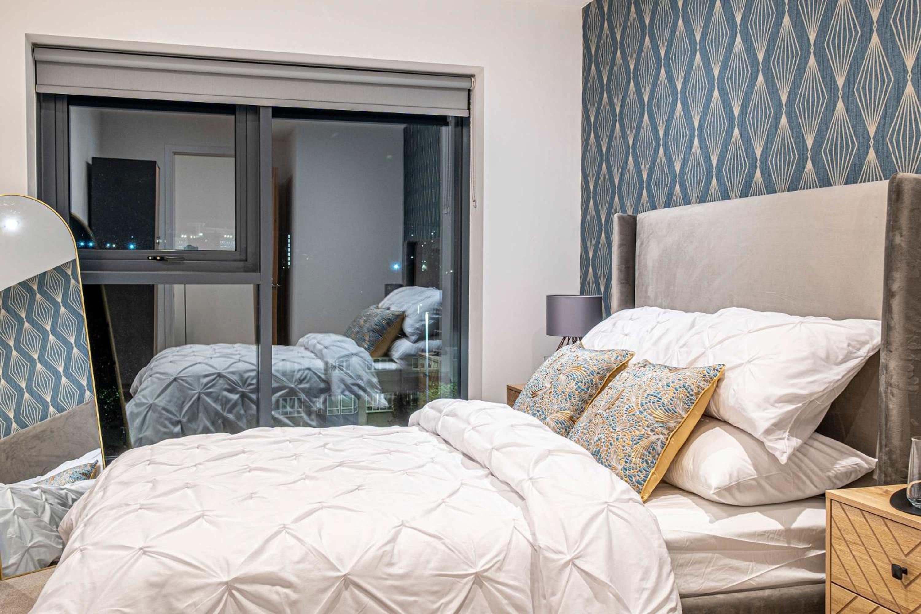 Luxury 2BR Penthouse-1, Private Terrace, City Center, Free Parking