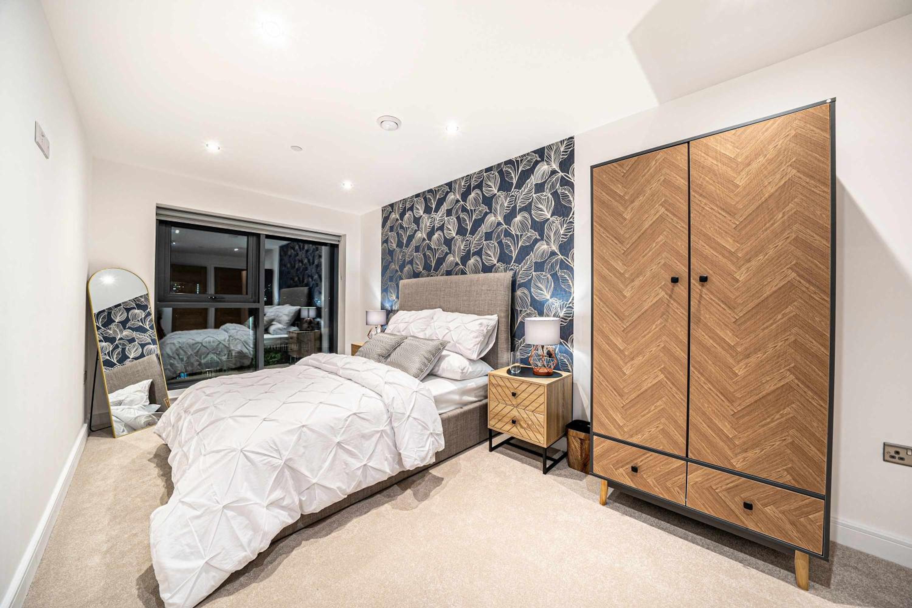 Luxury 2BR Penthouse-1, Private Terrace, City Center, Free Parking