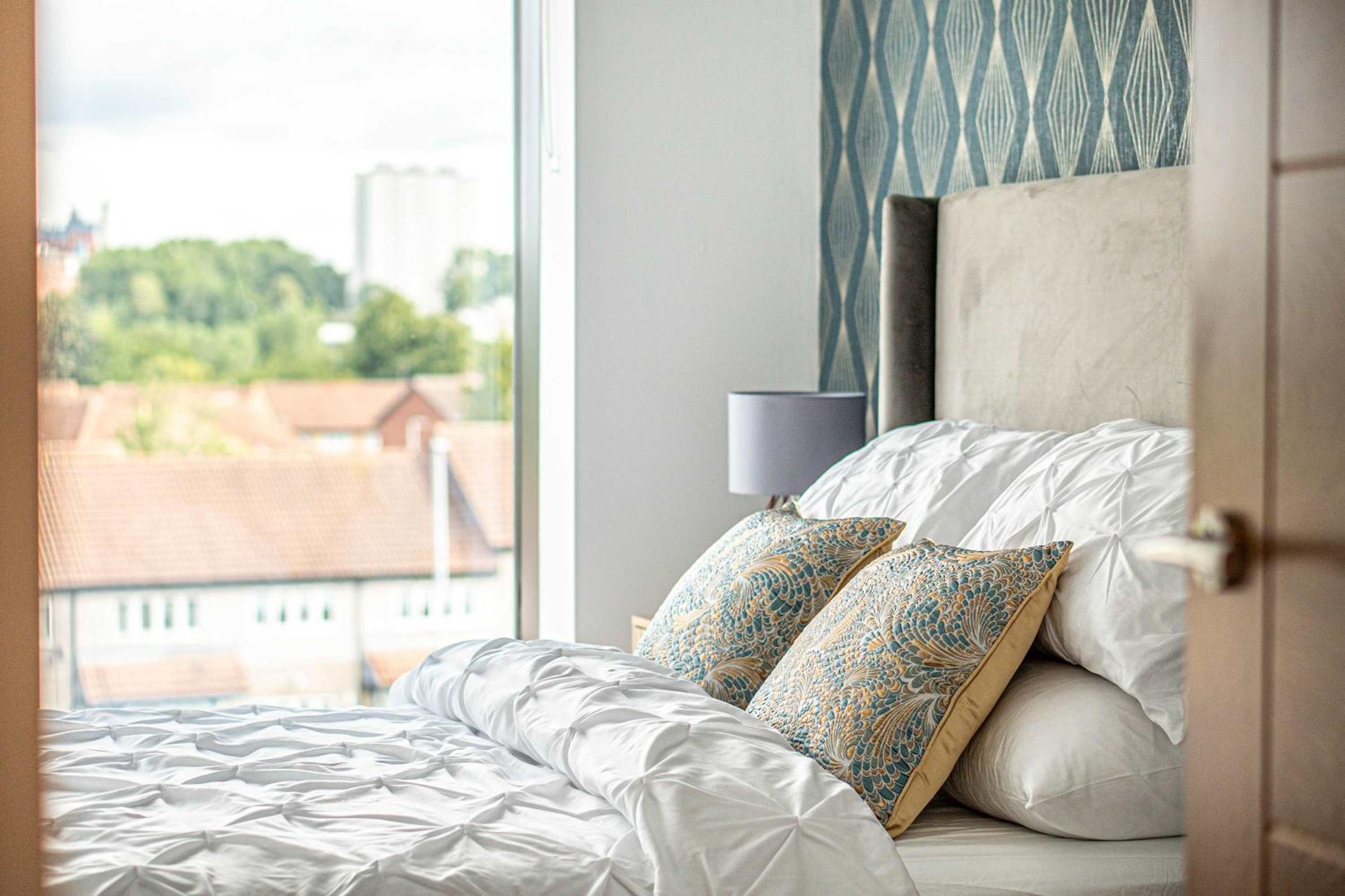 Luxury 2BR Penthouse-1, Private Terrace, City Center, Free Parking