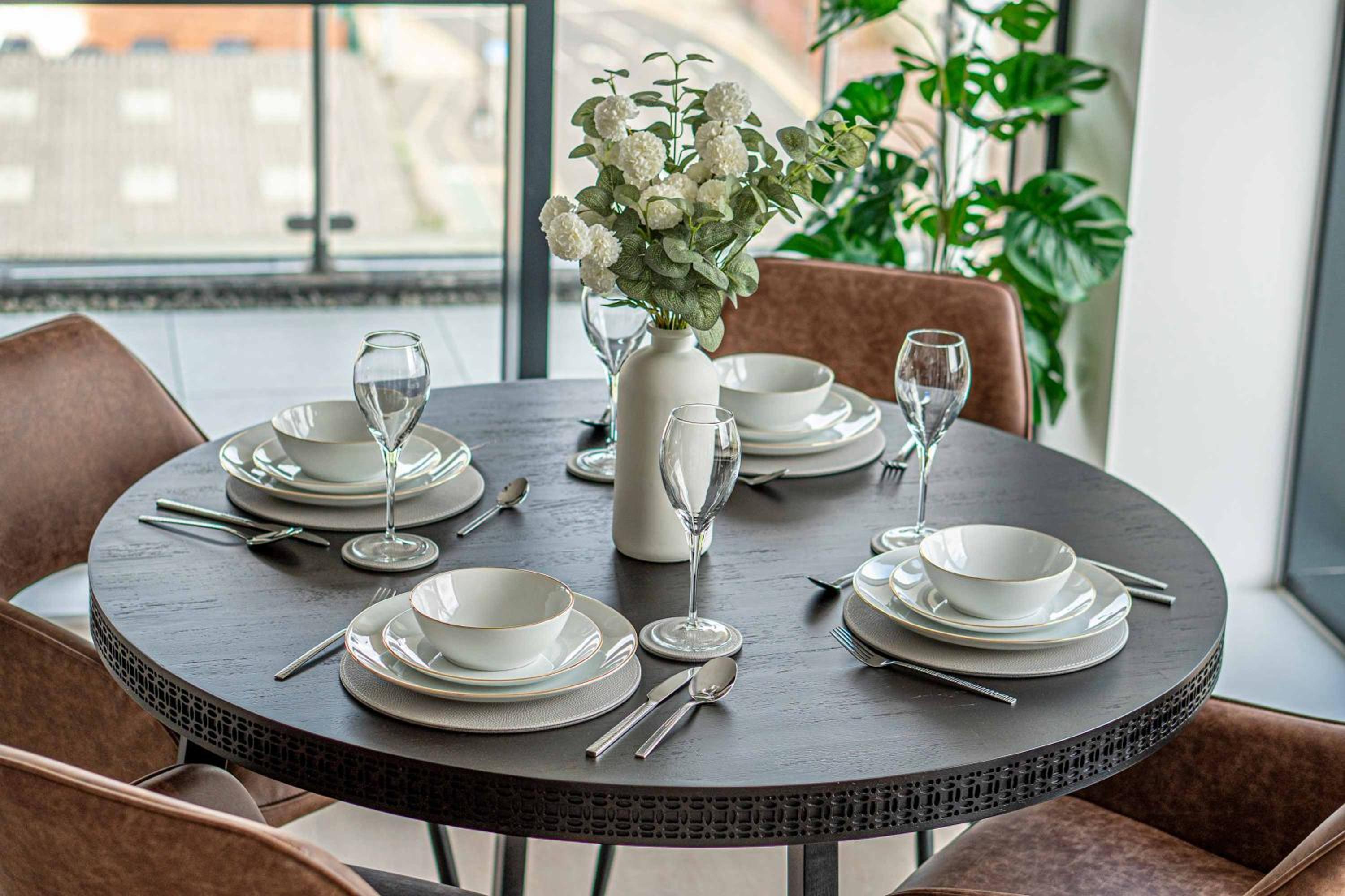 Luxury 2BR Penthouse-1, Private Terrace, City Center, Free Parking
