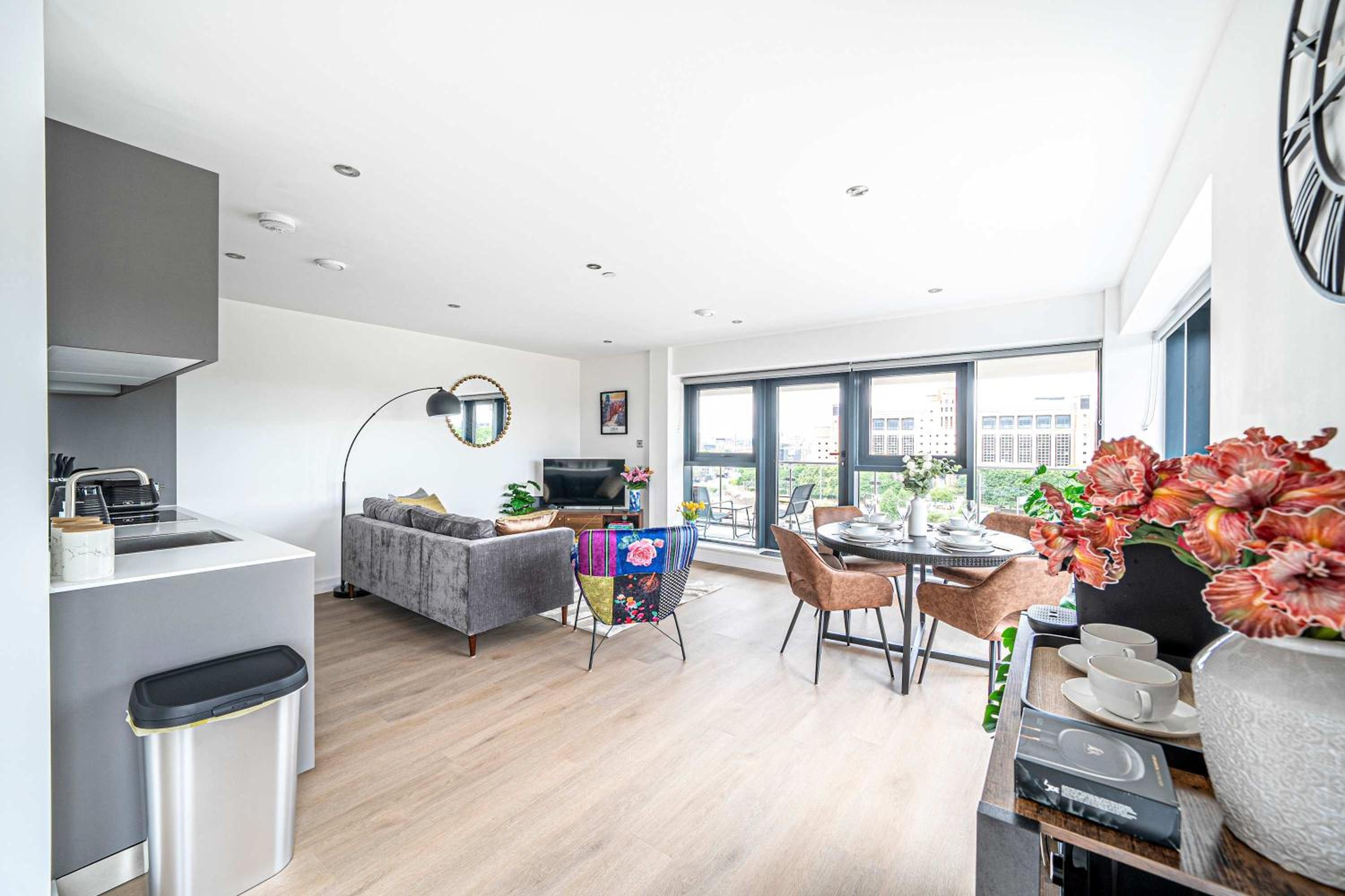 Luxury 2BR Penthouse-1, Private Terrace, City Center, Free Parking