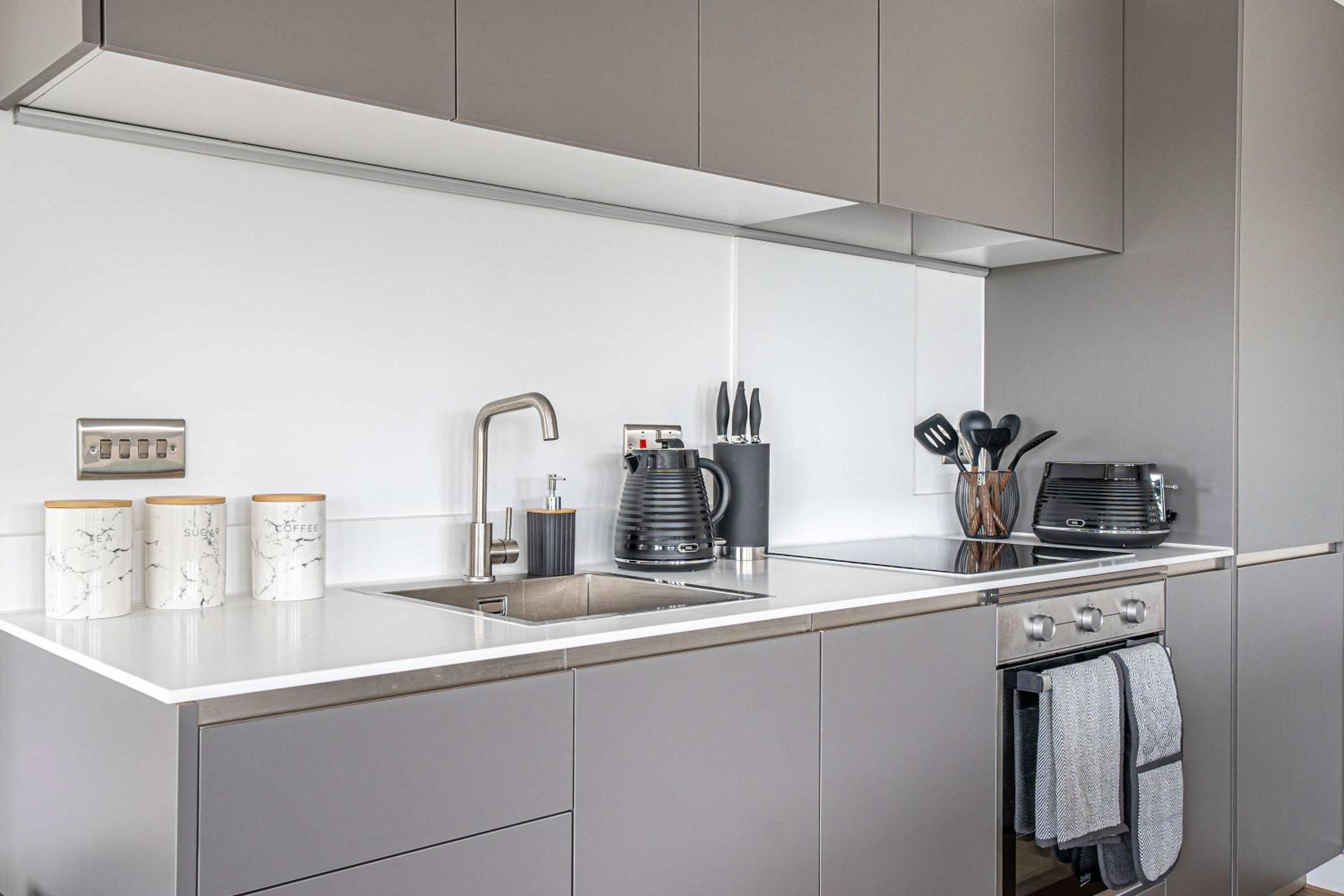 Luxury 2BR Penthouse-1, Private Terrace, City Center, Free Parking