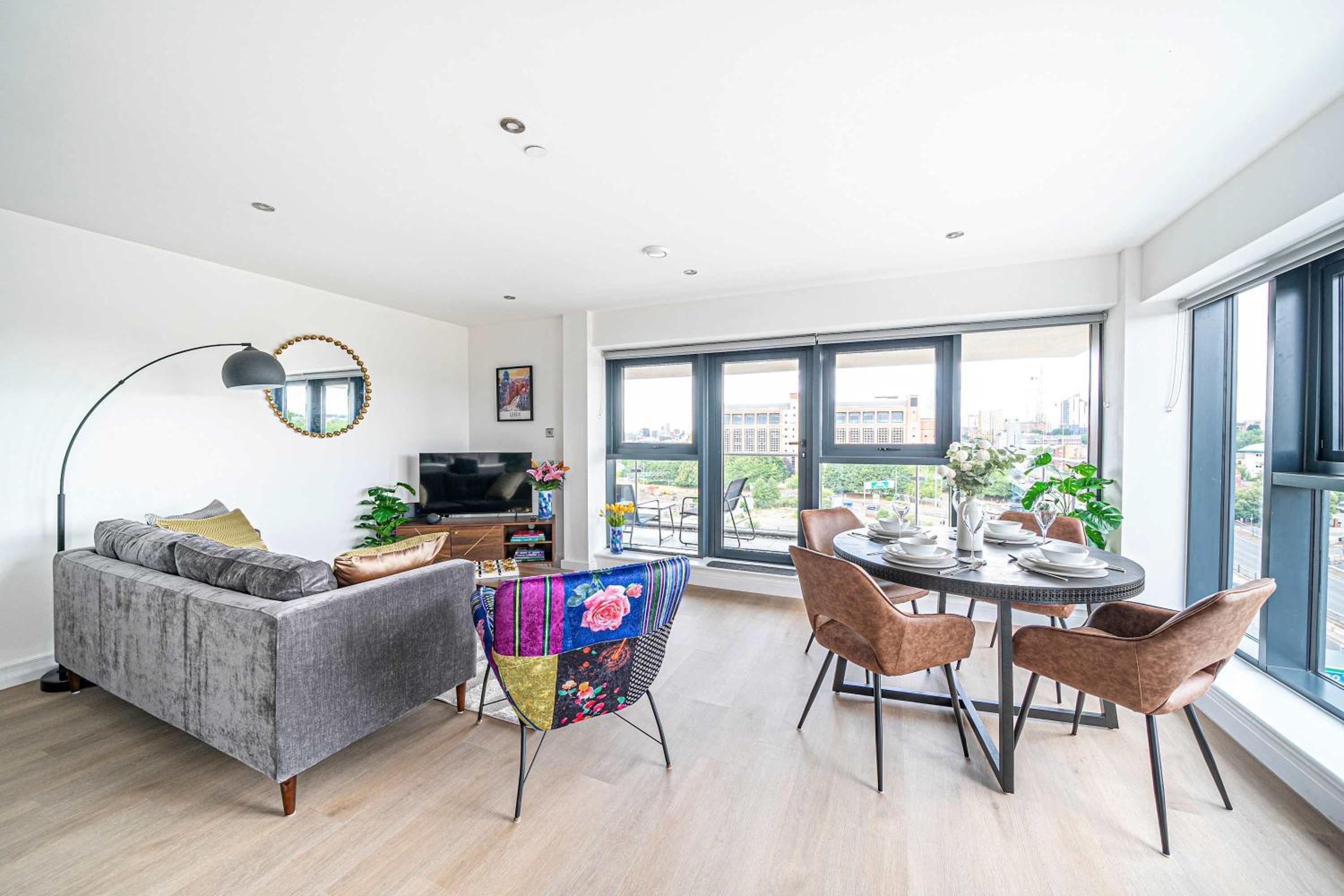 Luxury 2BR Penthouse-1, Private Terrace, City Center, Free Parking