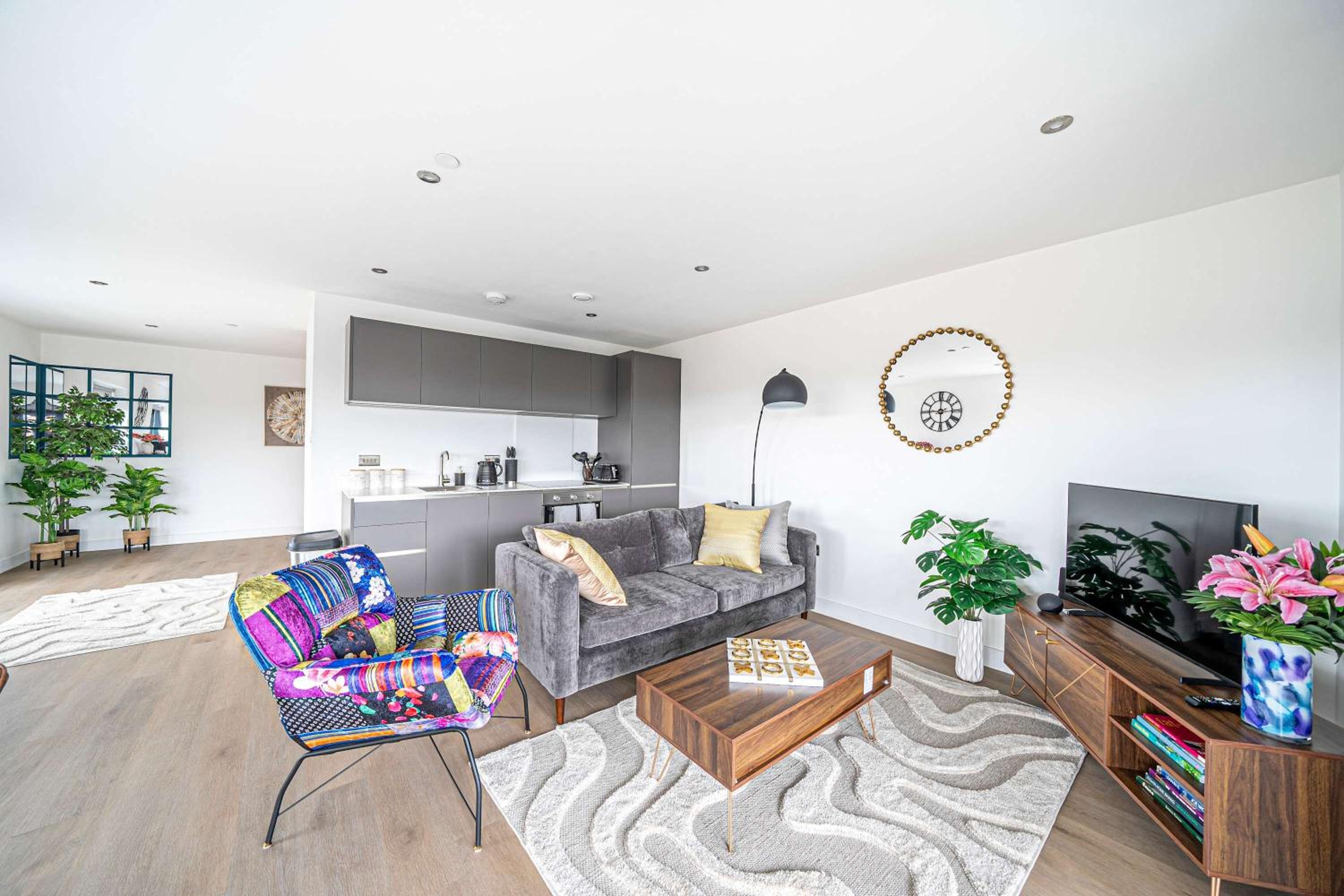 Luxury 2BR Penthouse-1, Private Terrace, City Center, Free Parking