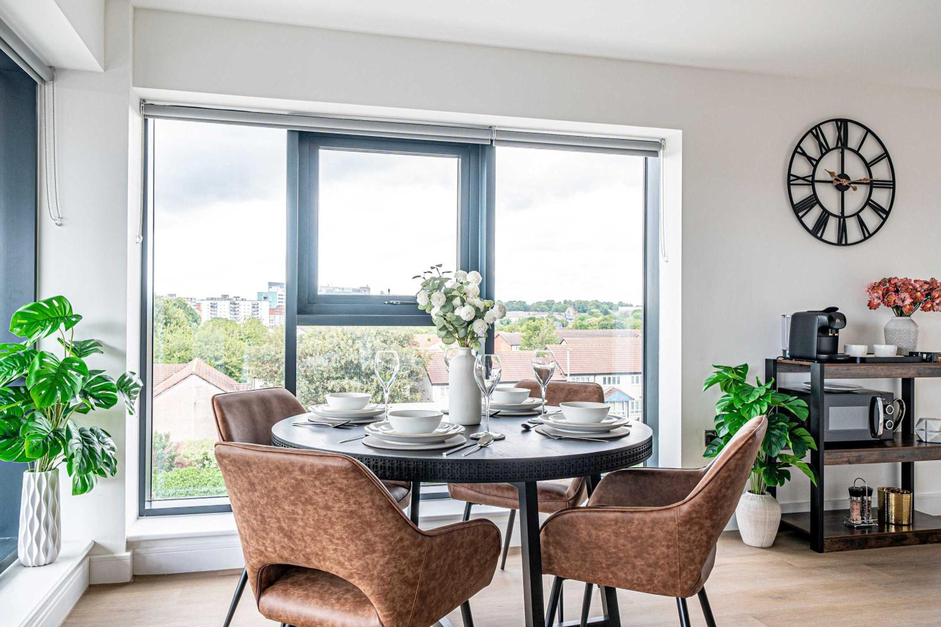 Luxury 2BR Penthouse-1, Private Terrace, City Center, Free Parking