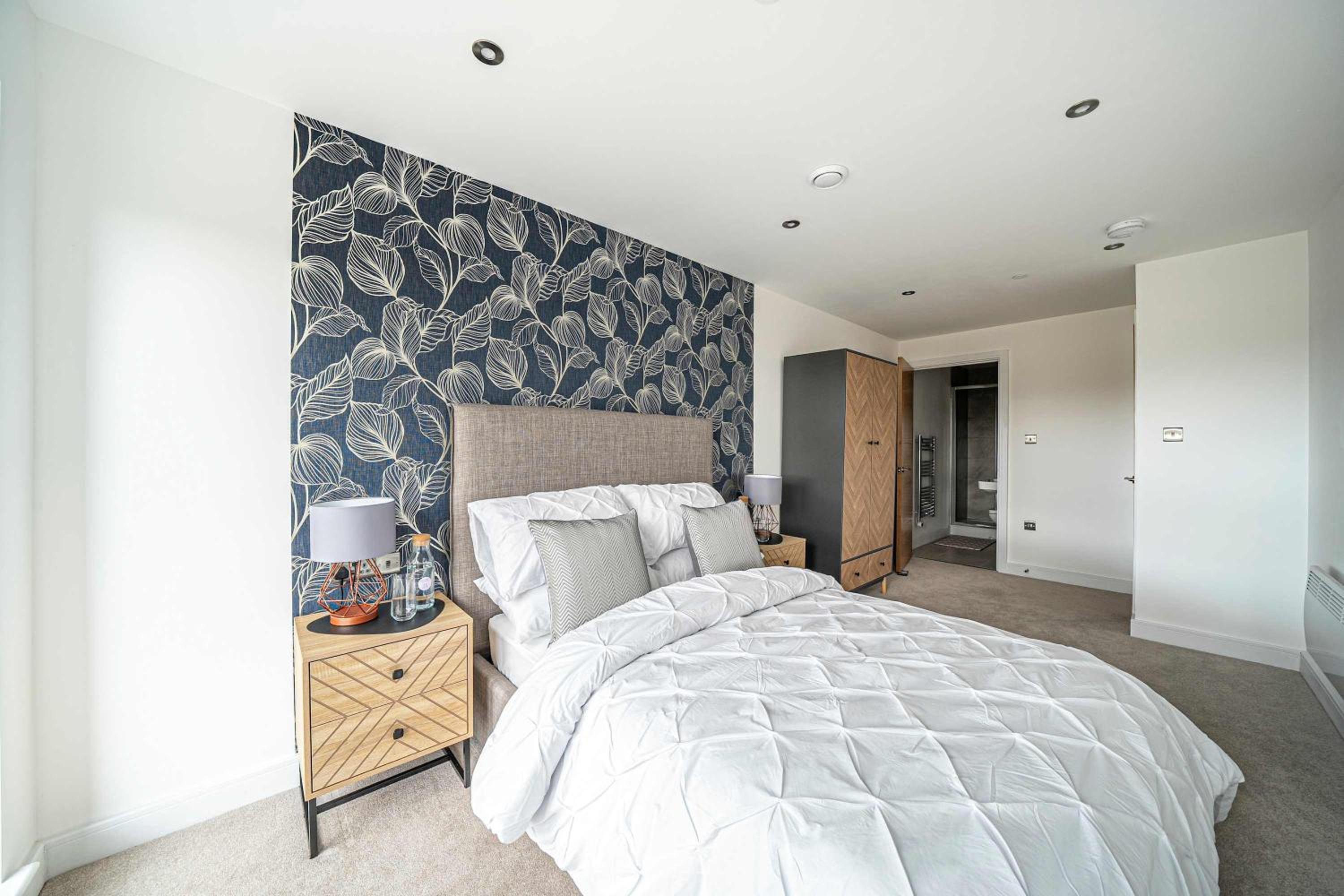Luxury 2BR Penthouse-1, Private Terrace, City Center, Free Parking
