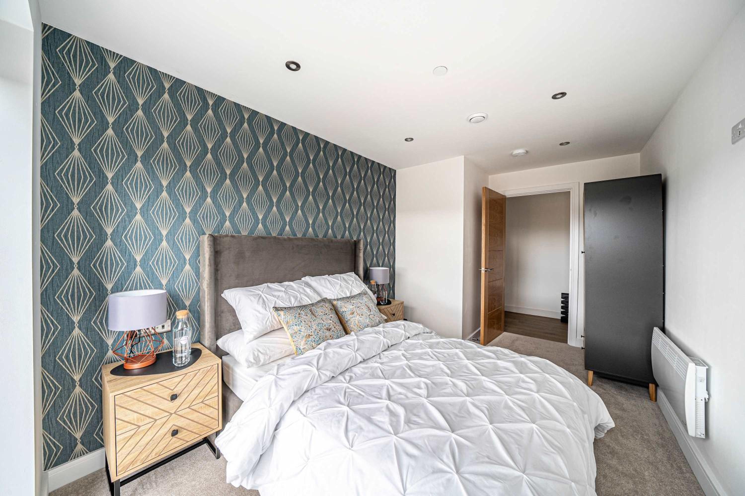 Luxury 2BR Penthouse-1, Private Terrace, City Center, Free Parking
