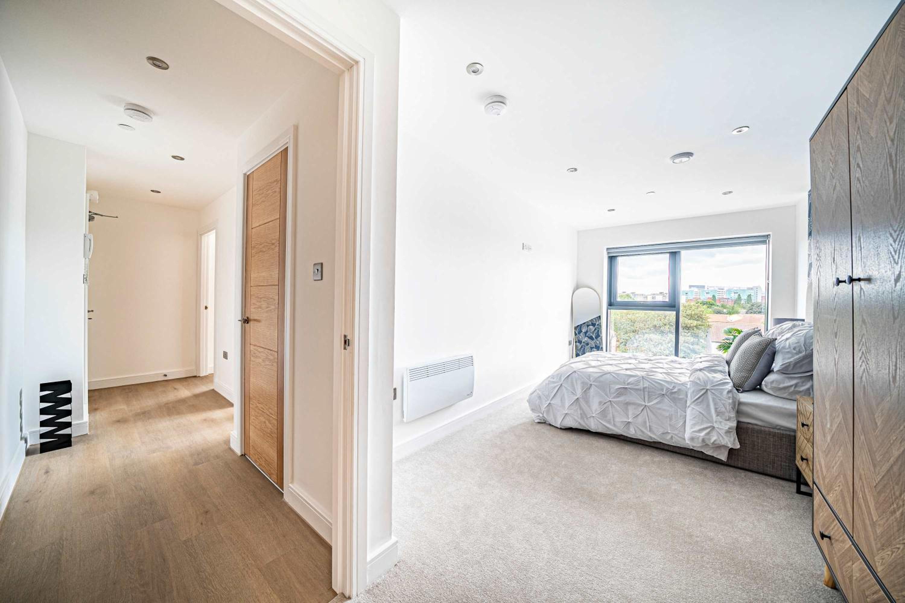 Luxury 2BR Penthouse-1, Private Terrace, City Center, Free Parking