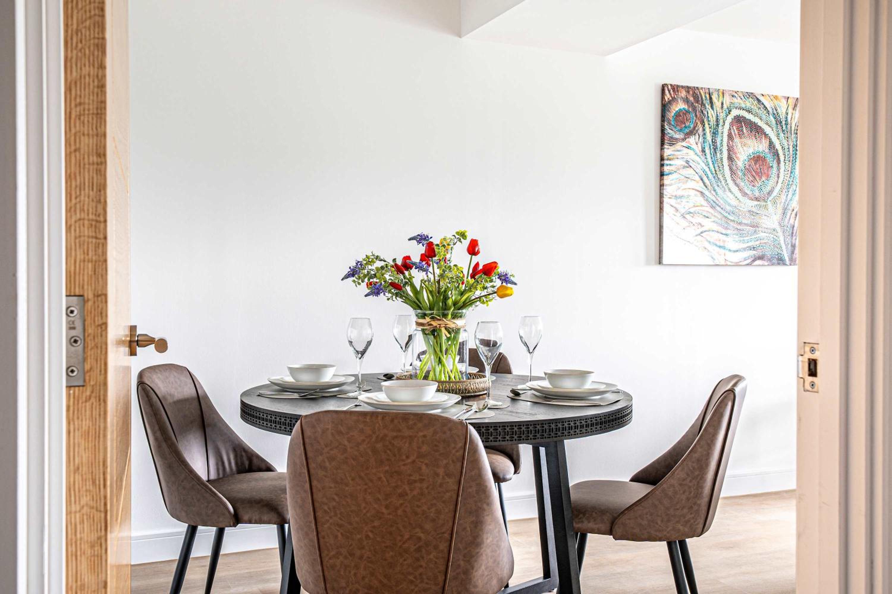 Leeds City Centre 2BR Apartment - Luxury Stay with Private Terrace